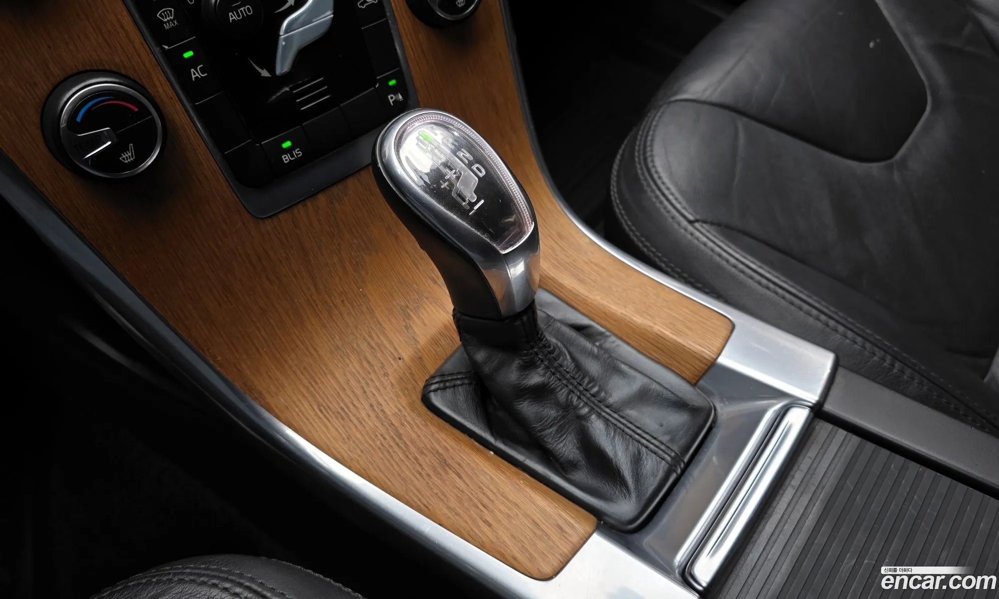 Volvo XC60 2013 YV1DZ88K0D2401393 — 5