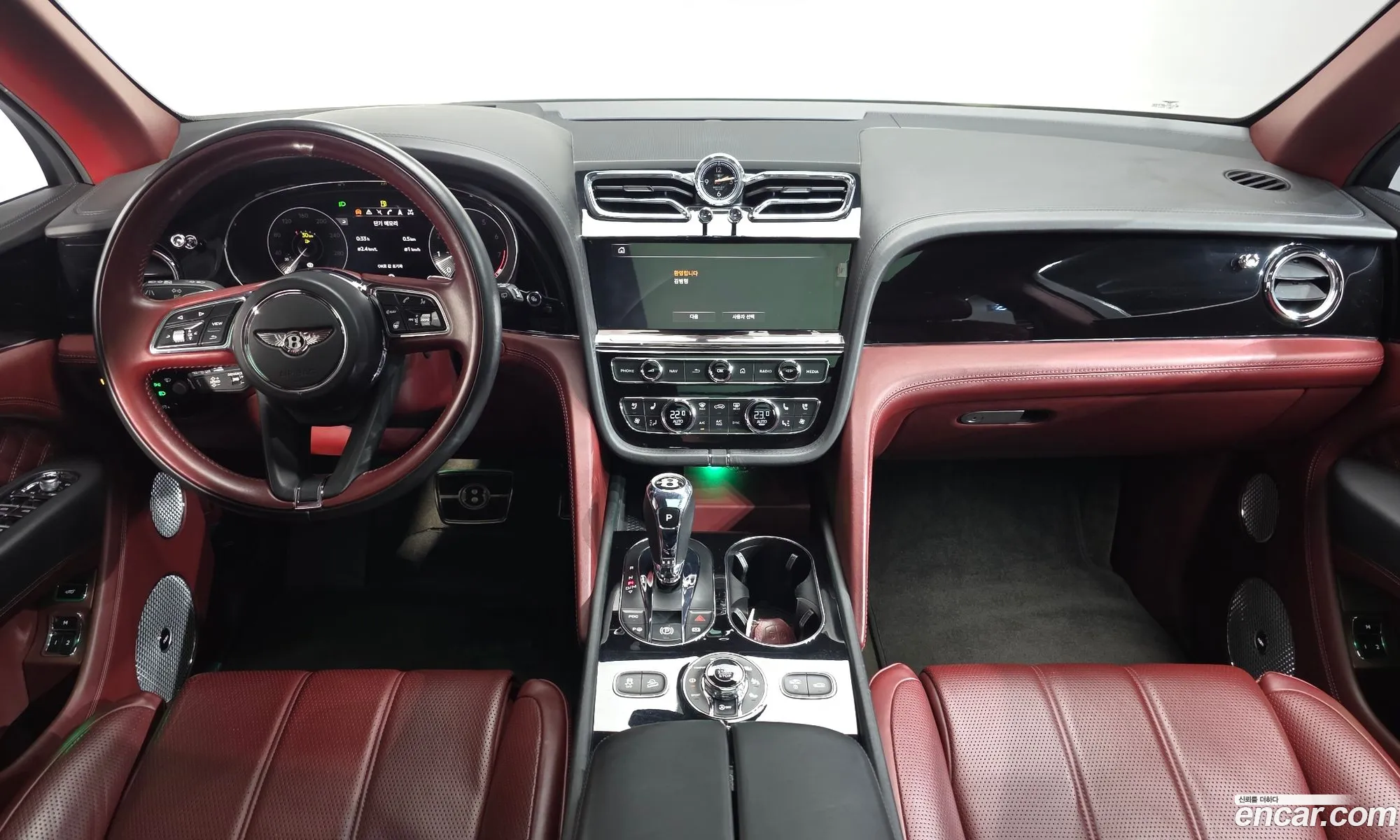 Bentley Bentayga 2022 SJAAM14V3NC012722 — 16