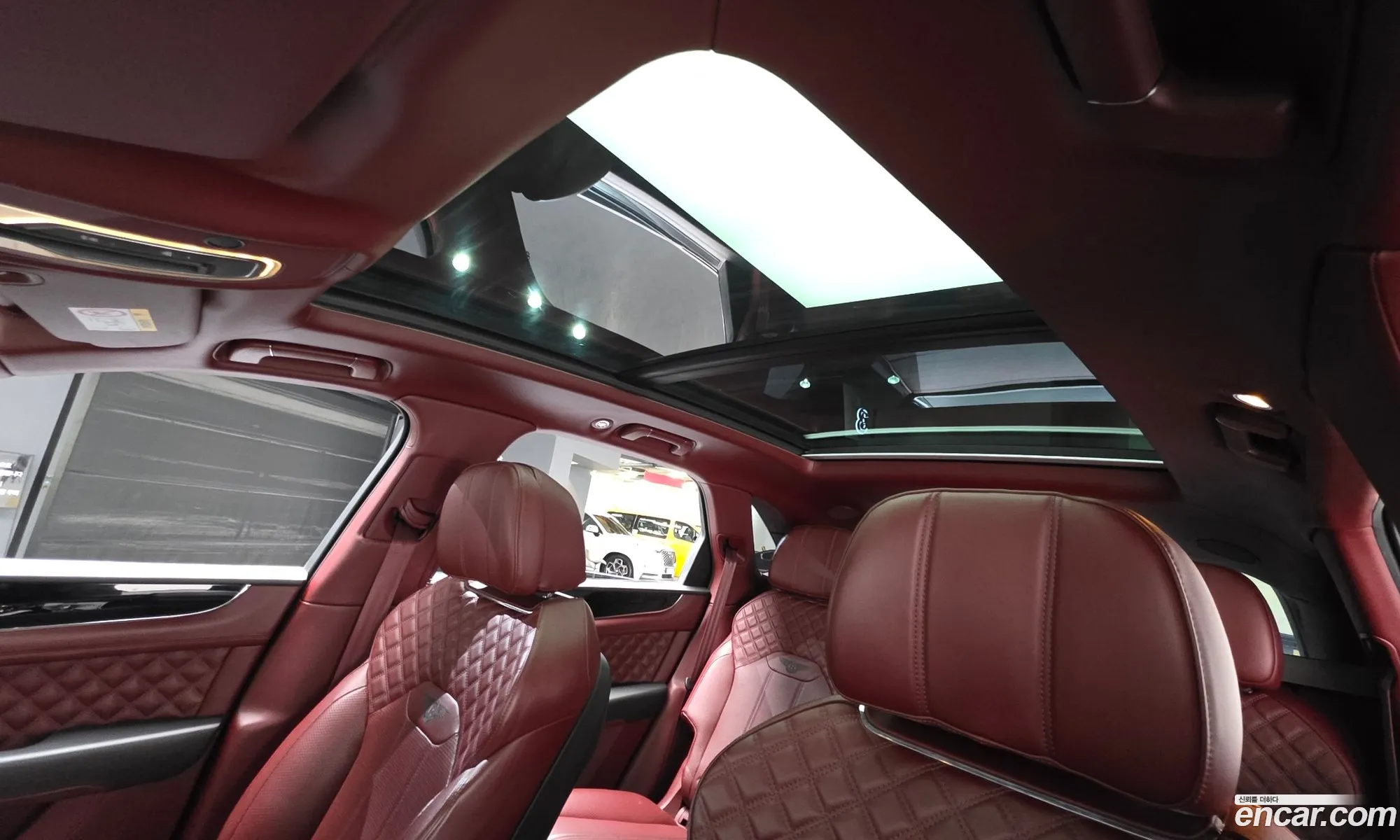 Bentley Bentayga 2022 SJAAM14V3NC012722 — 11