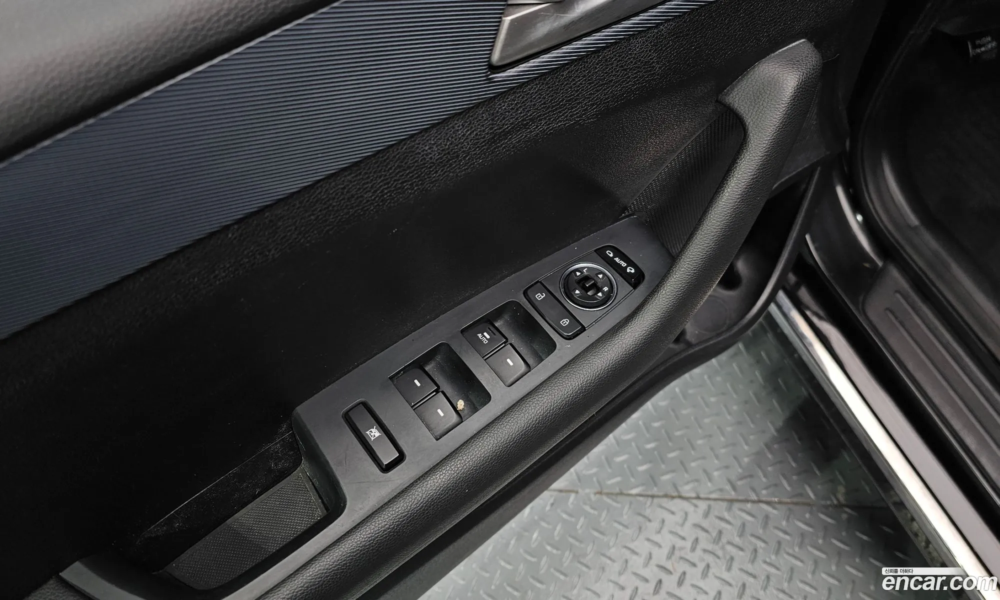 Hyundai LF Sonata Hybrid