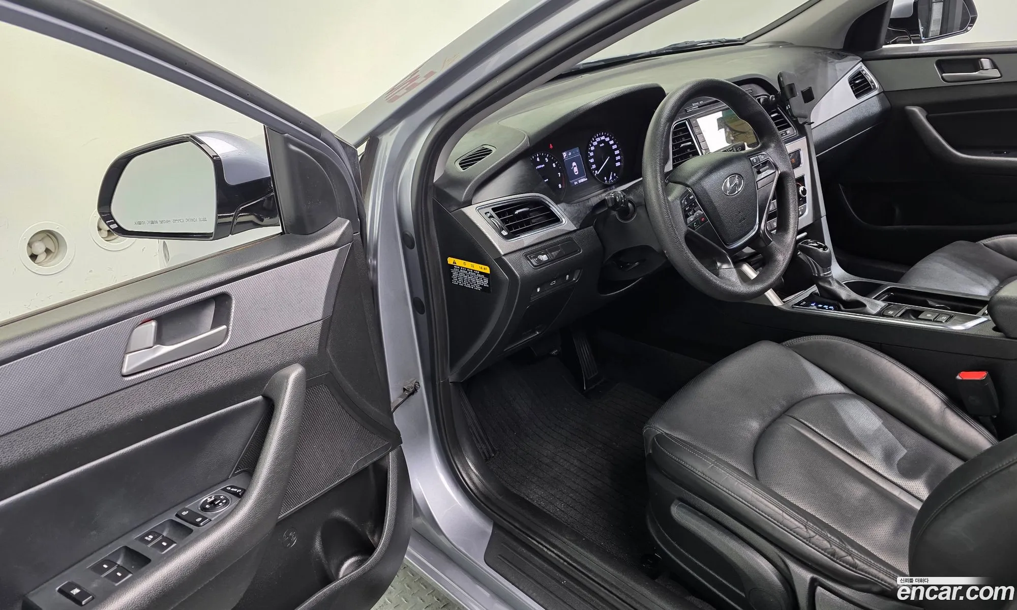 Hyundai LF Sonata 2016 — 12