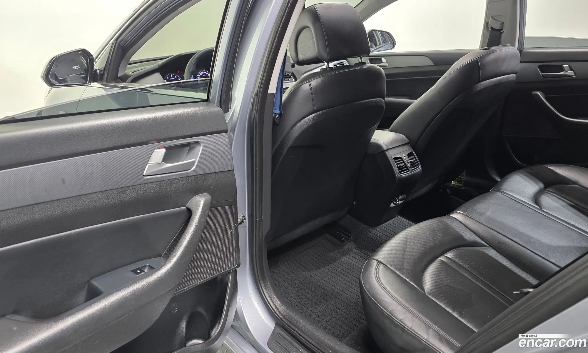 Hyundai LF Sonata 2016 — 15