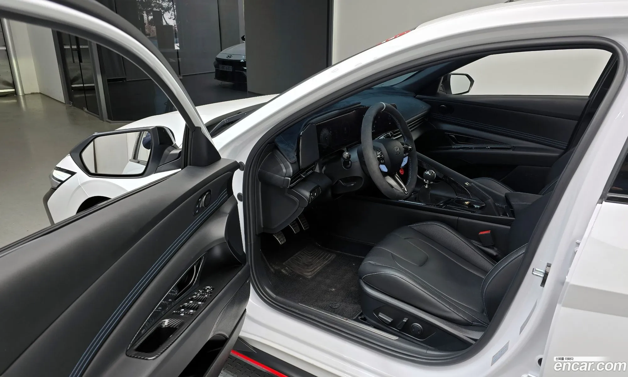 Hyundai Elantra 2025 — 8