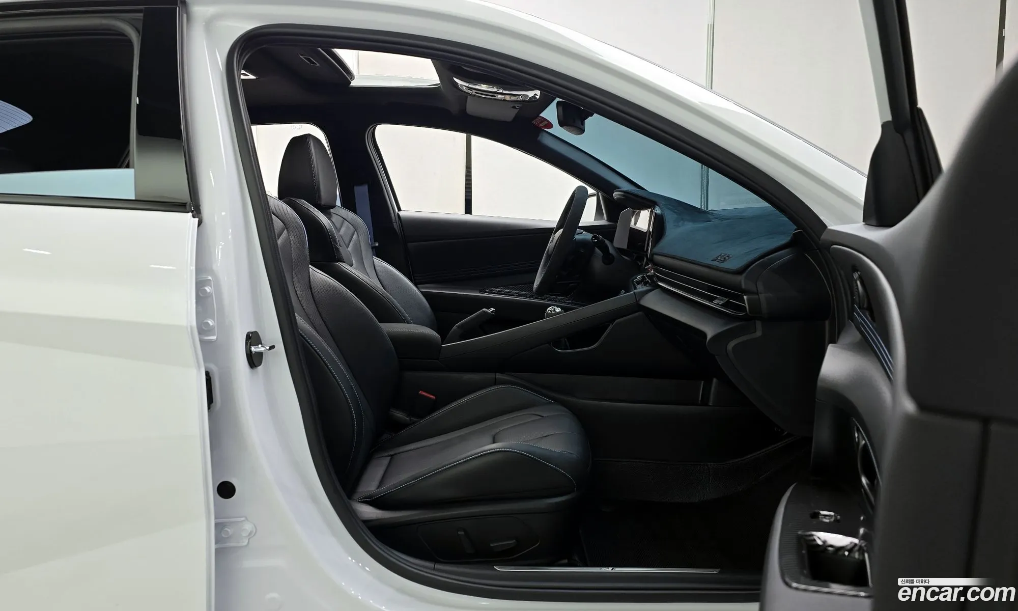 Hyundai Elantra 2025 — 15