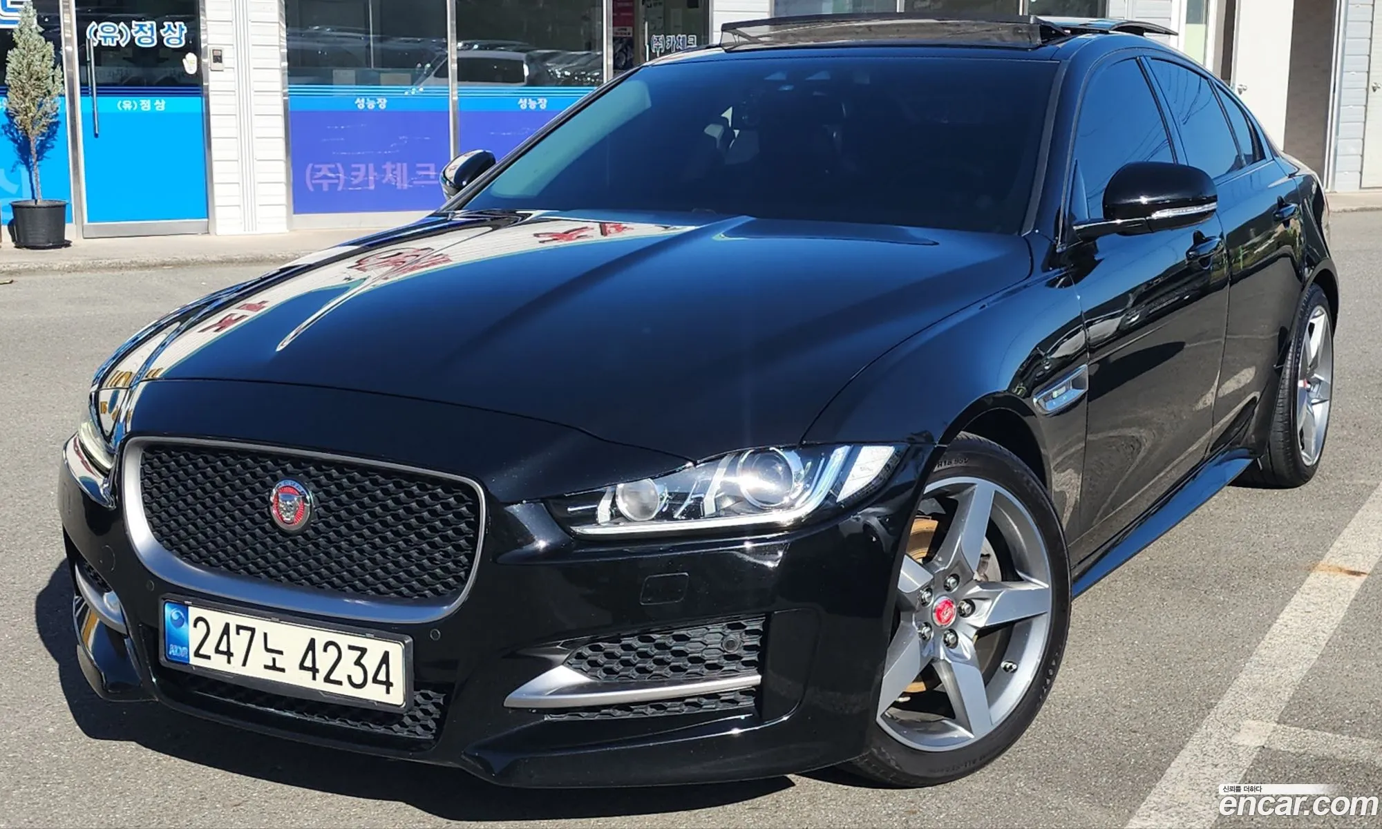 Jaguar XE 2017 — 14