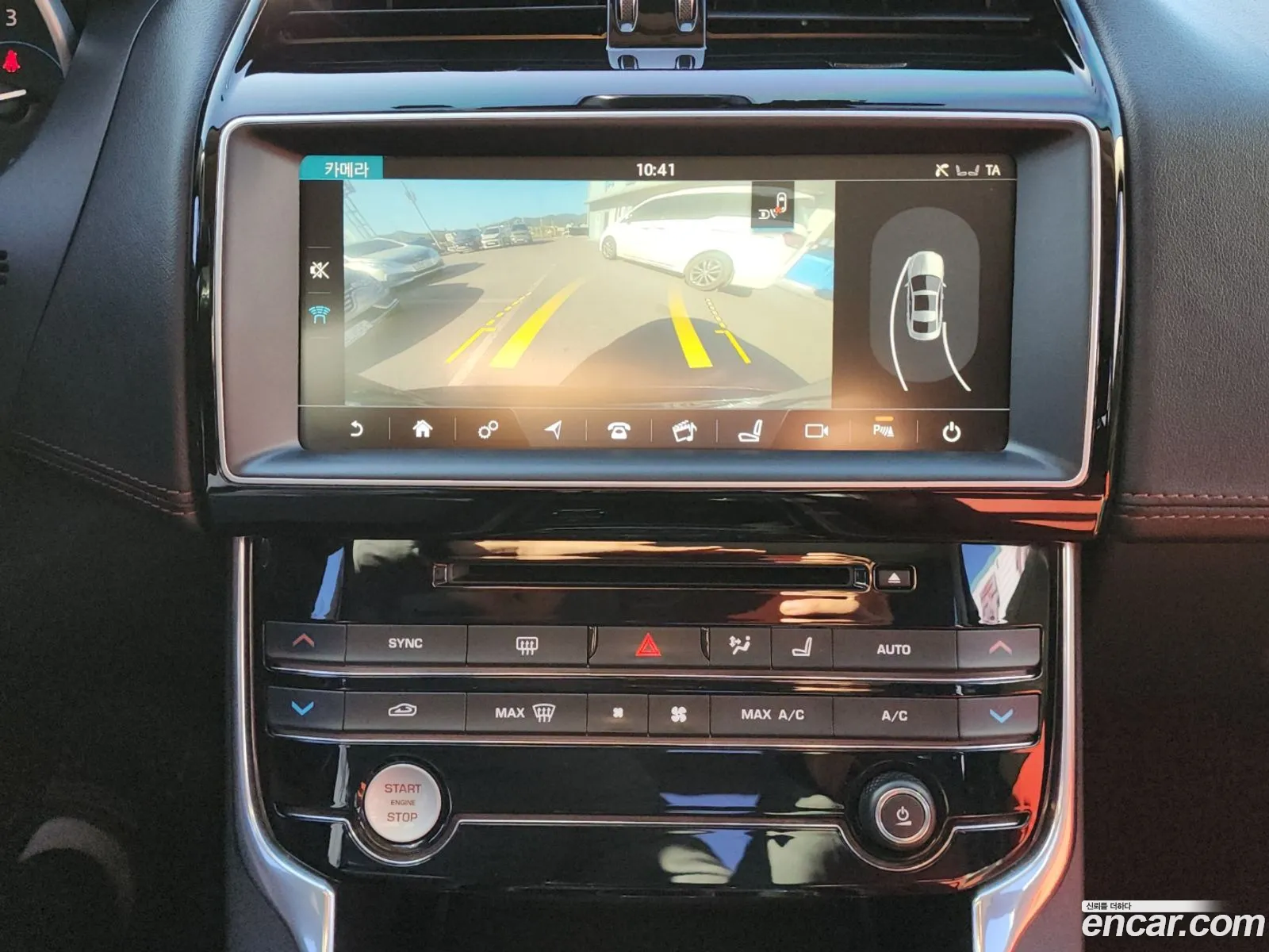 Jaguar XE 2017 — 11