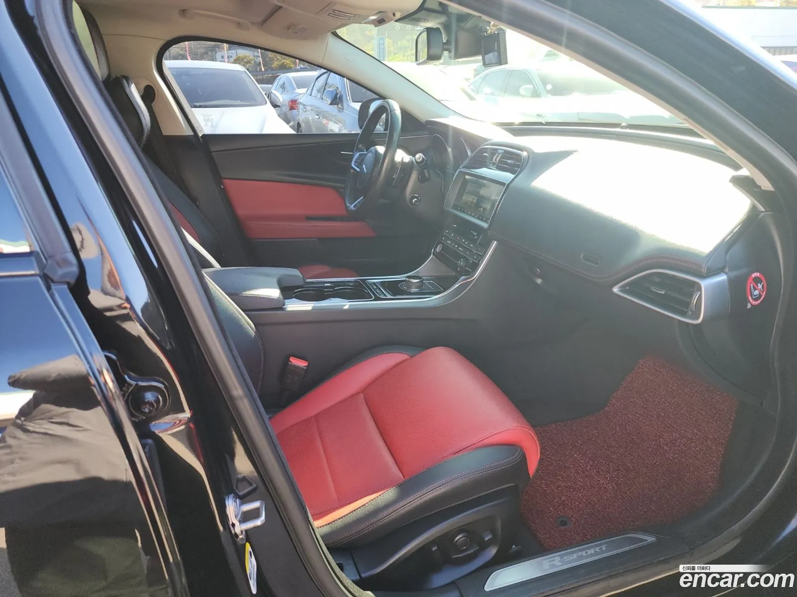 Jaguar XE 2017 — 17