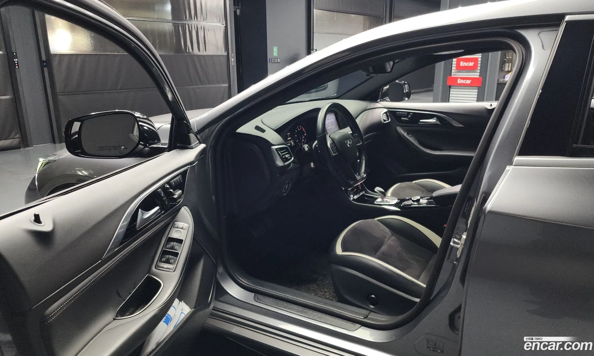 Infiniti Q30 2018 SJKCH53E4JA061189 — 19