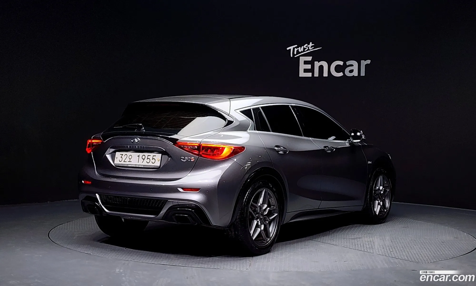 Infiniti Q30 2018 SJKCH53E4JA061189 — 16