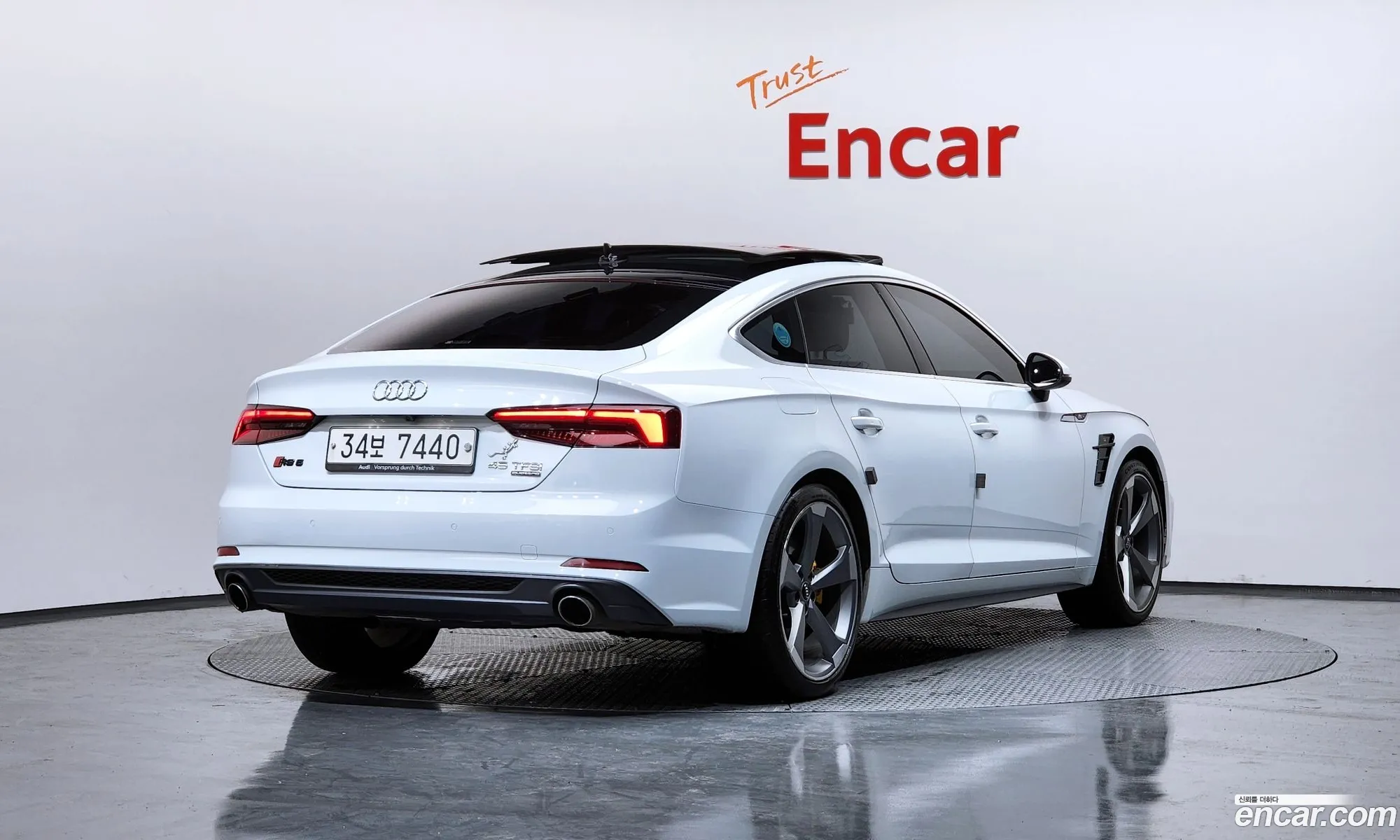 Audi A5 2019 WAUZZZF57KA064762 — 3
