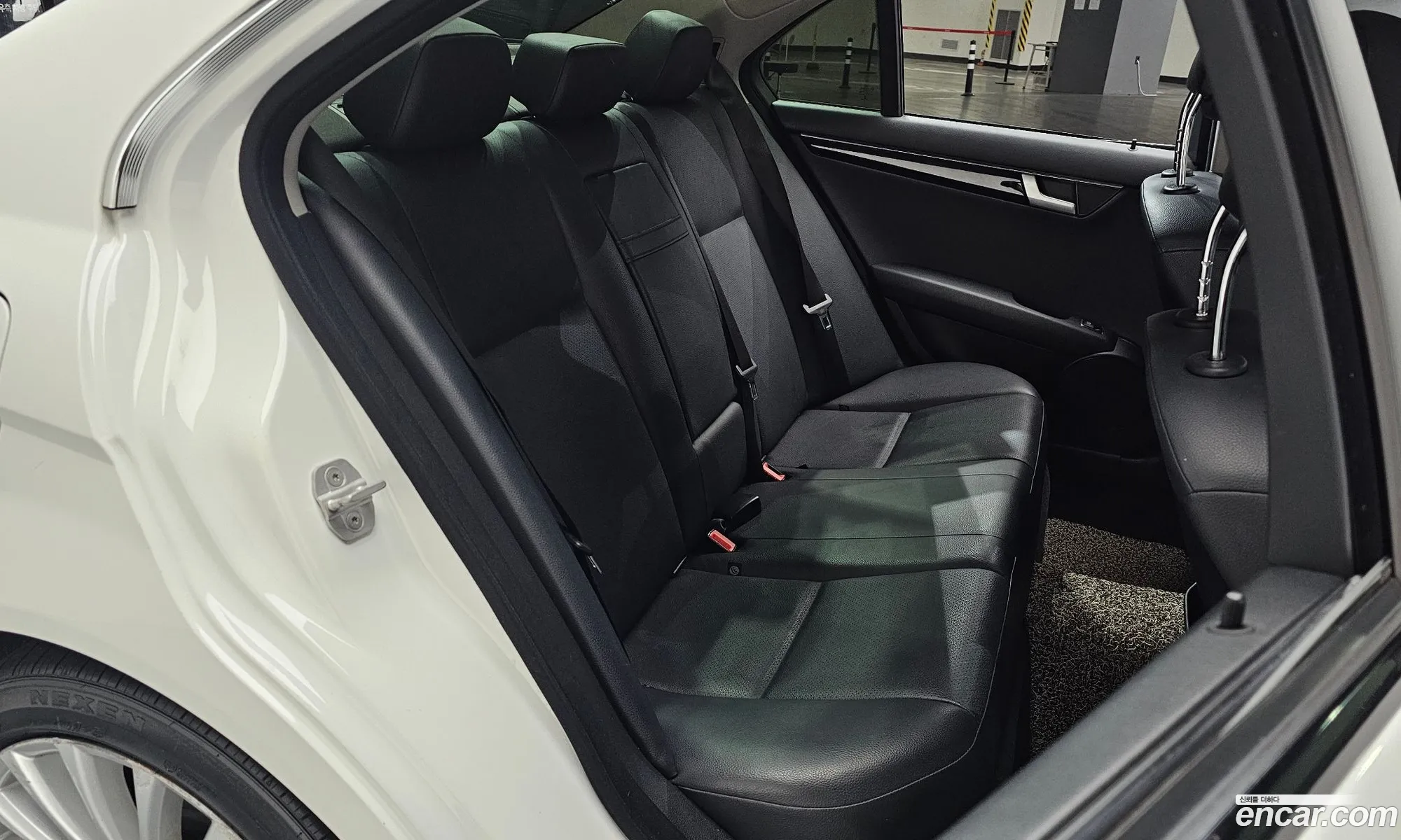 Mercedes-Benz C-Class W204 2014 WDDGF0CB7EA916546 — 4