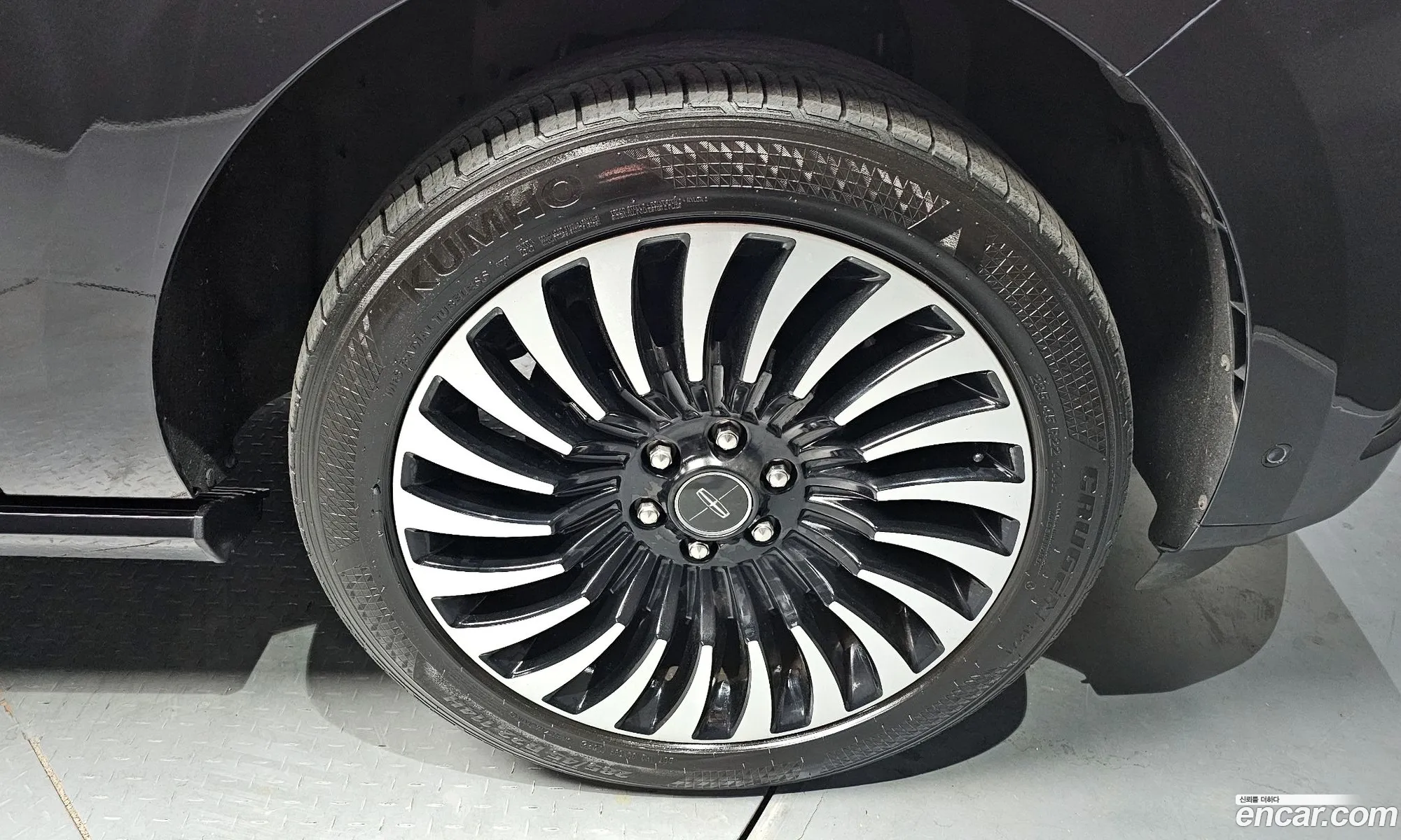 Lincoln Navigator 2019 5LMJJ3TT9KEL09506 — 5