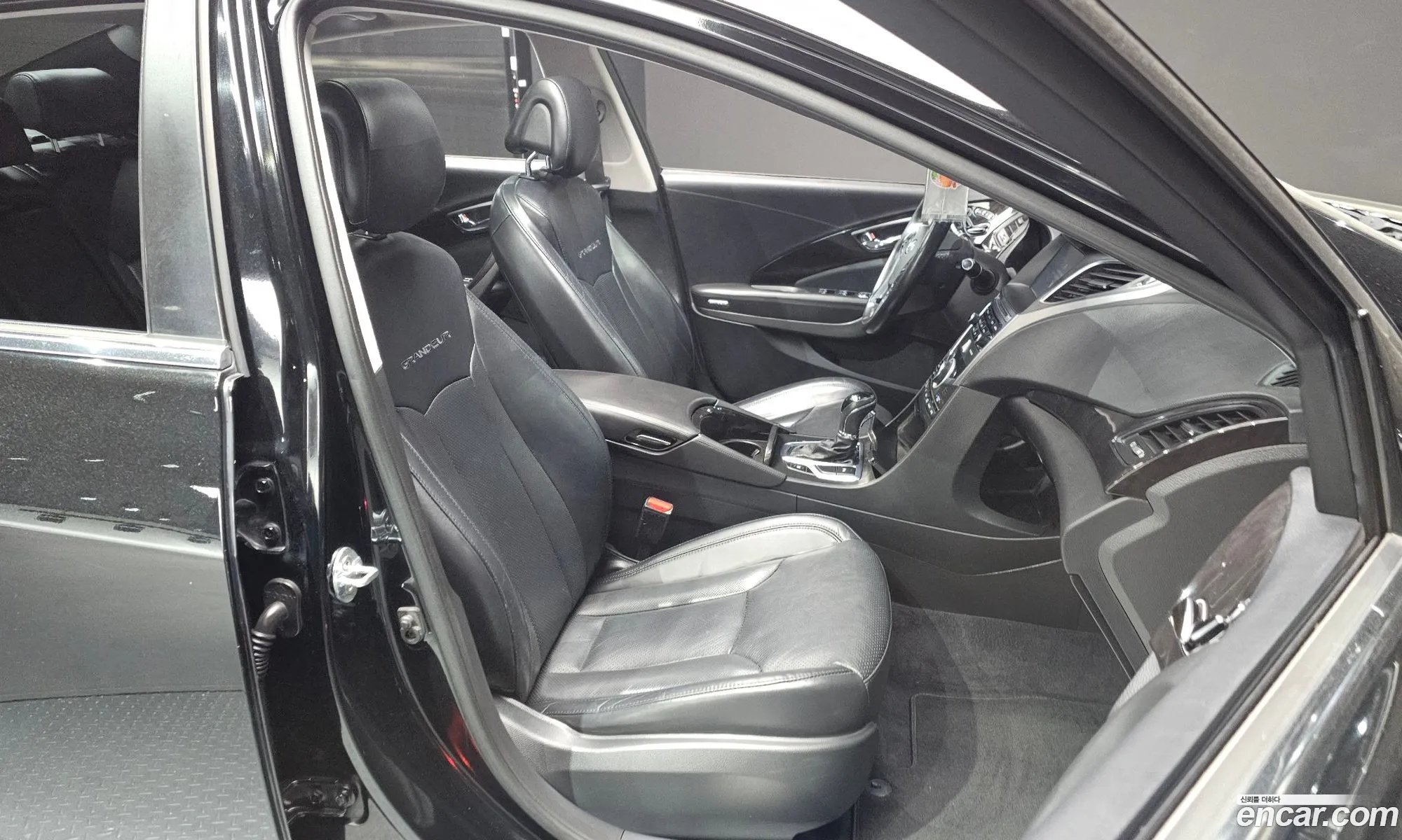 Hyundai Grandeur HG 2015 — 15