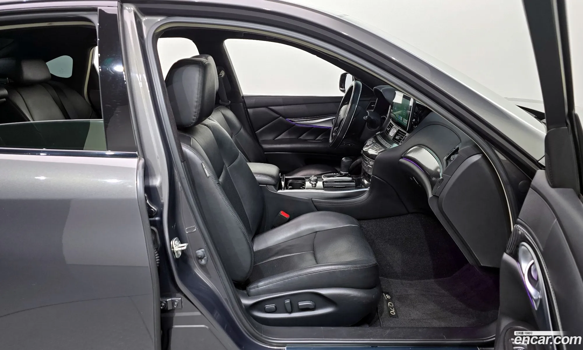 Infiniti Q70