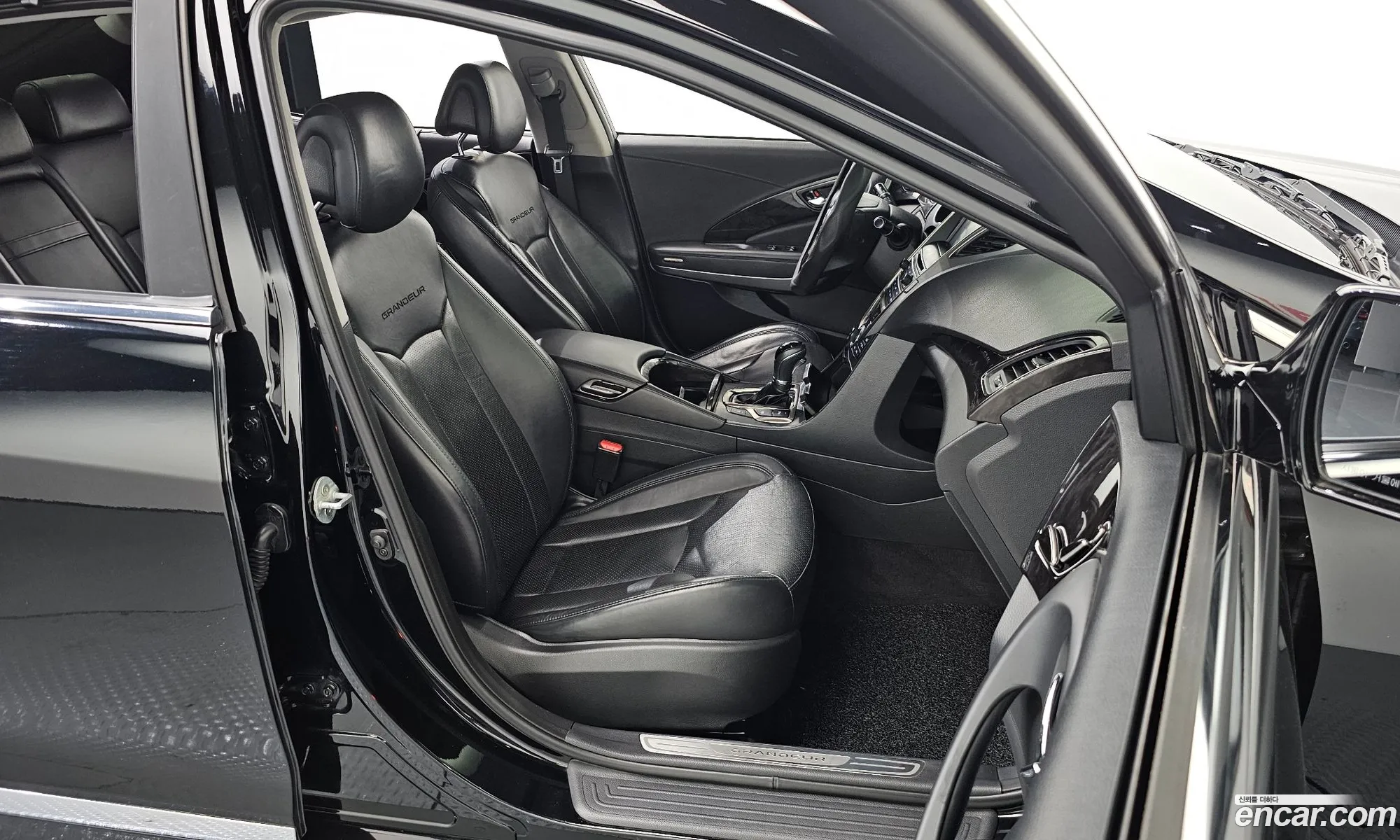 Hyundai Grandeur HG 2013 — 17