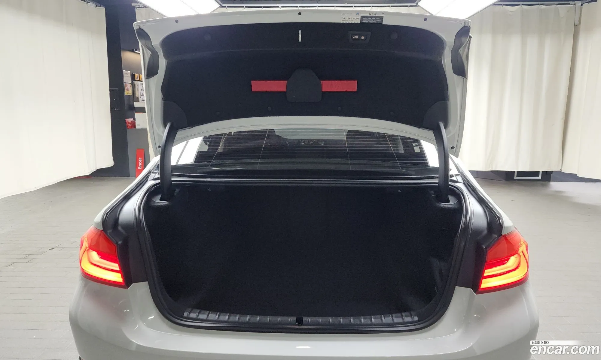 BMW 5 Series 2018 WBAJD9102JWC83432 — 18