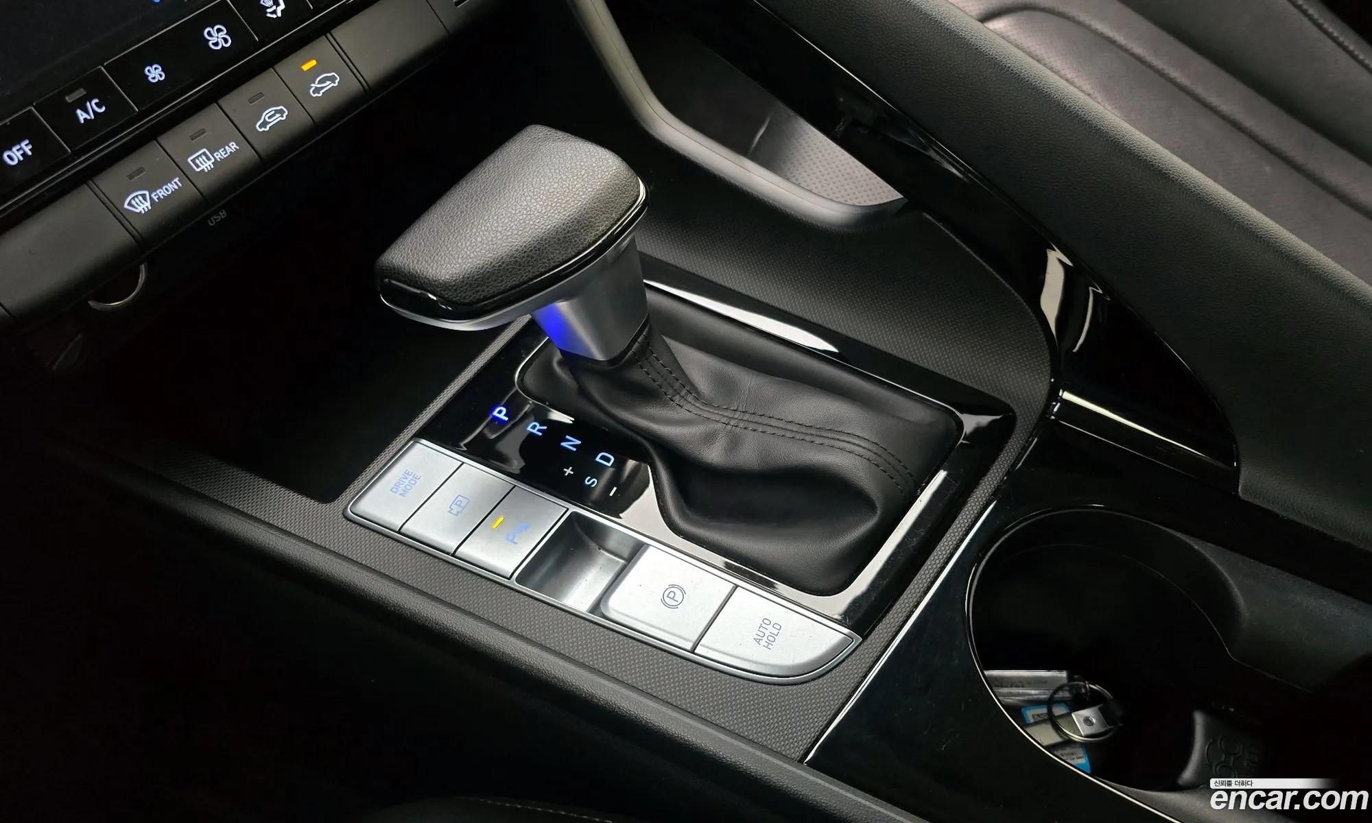 Hyundai Elantra Hybrid 2023 — 13