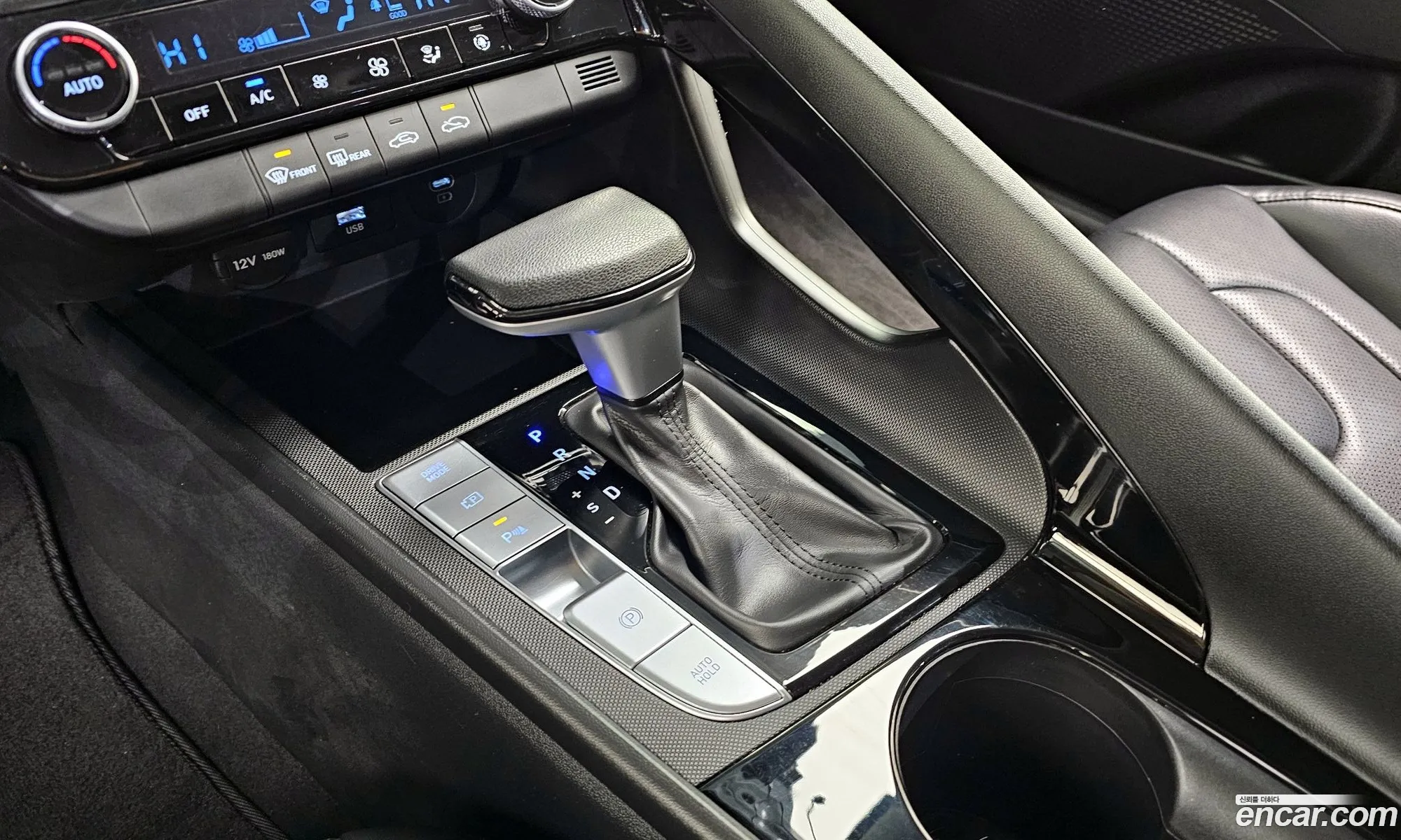 Hyundai Elantra Hybrid 2023 — 7