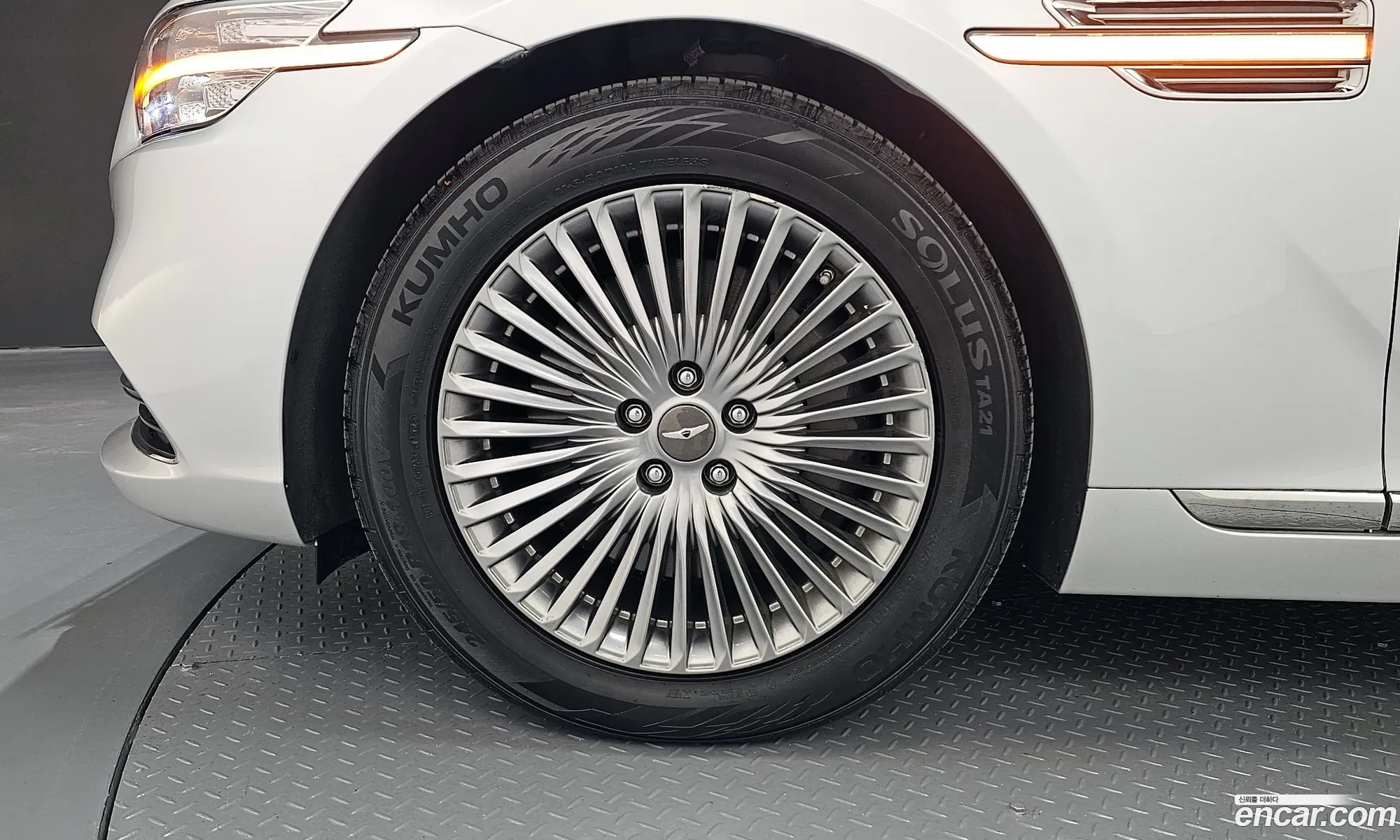 Genesis G90 2019 — 20
