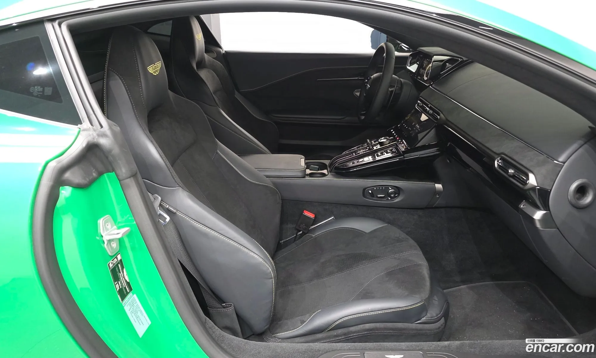 Aston Martin Vantage 2025 49498484848ㄱ84855 — 13