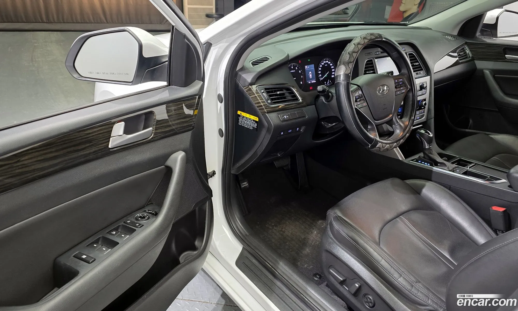 Hyundai LF Sonata 2017 — 13