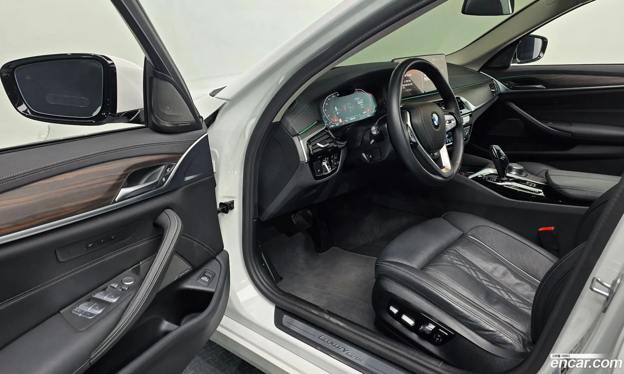 BMW 5 Series 2023 — 9