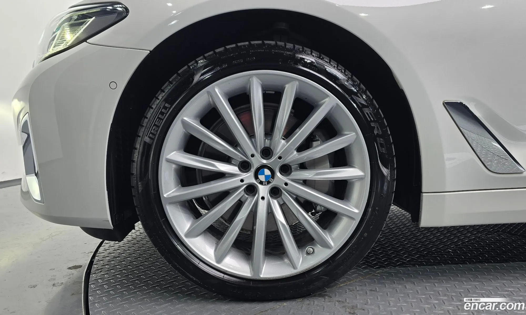 BMW 5 Series 2023 — 16