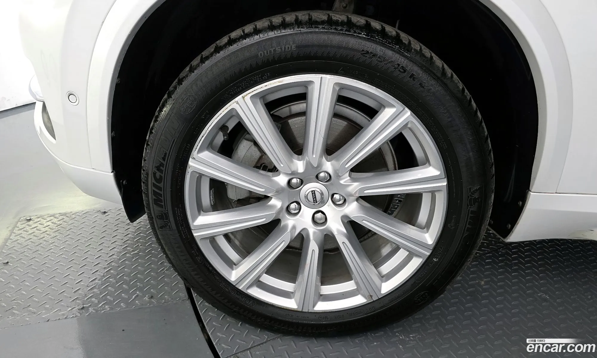 Volvo XC90 2018 YV1LF68TCJ1367577 — 15