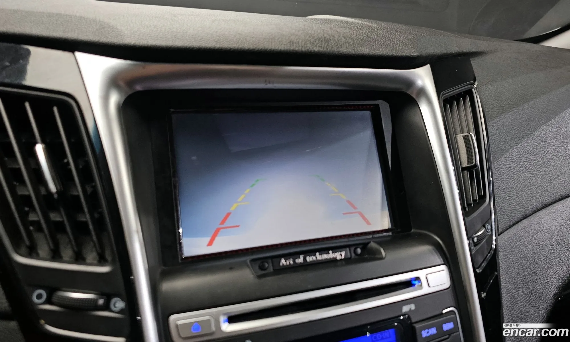 Hyundai YF Sonata 2011 — 17