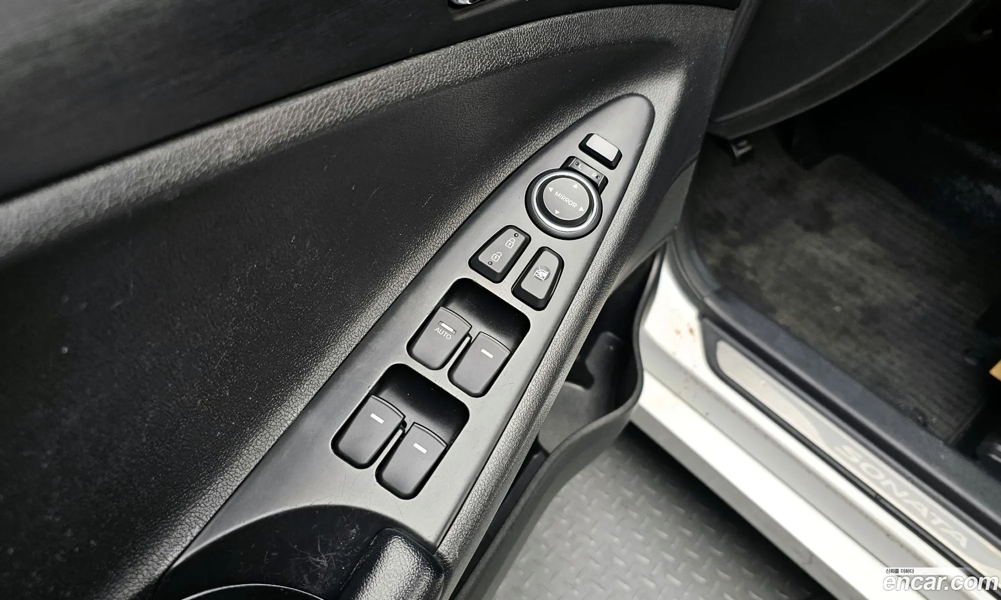 Hyundai YF Sonata 2011 — 11