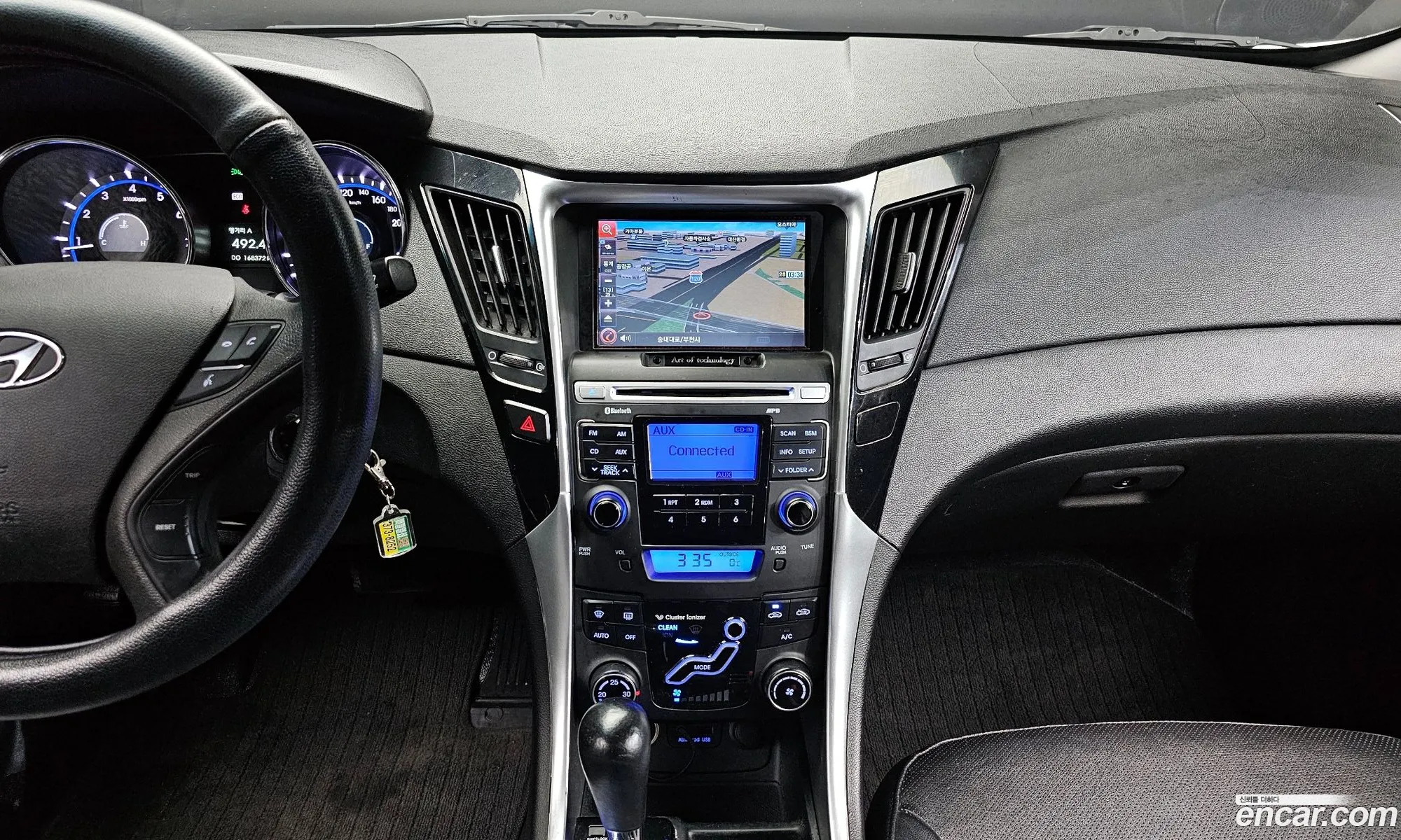 Hyundai YF Sonata 2011 — 16