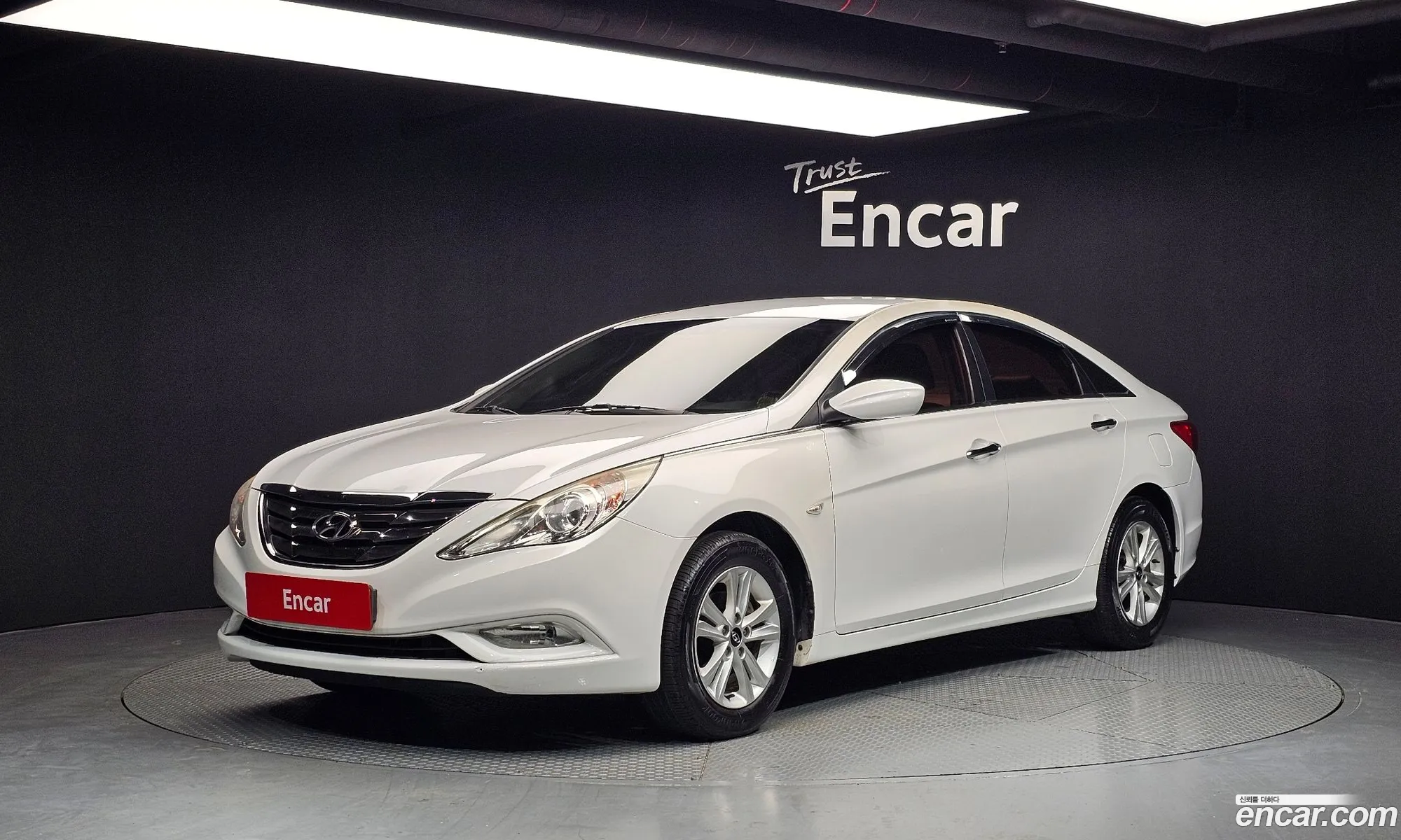 Hyundai YF Sonata 2011 — 12