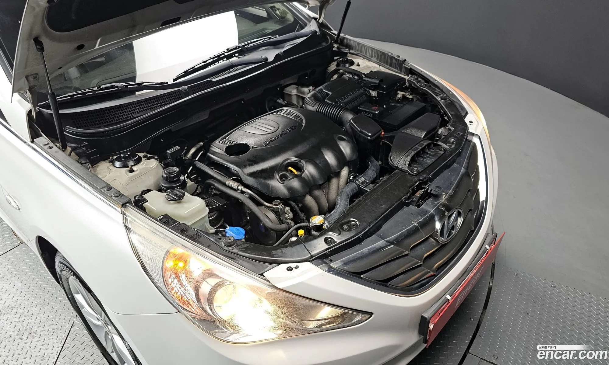 Hyundai YF Sonata 2011 — 19