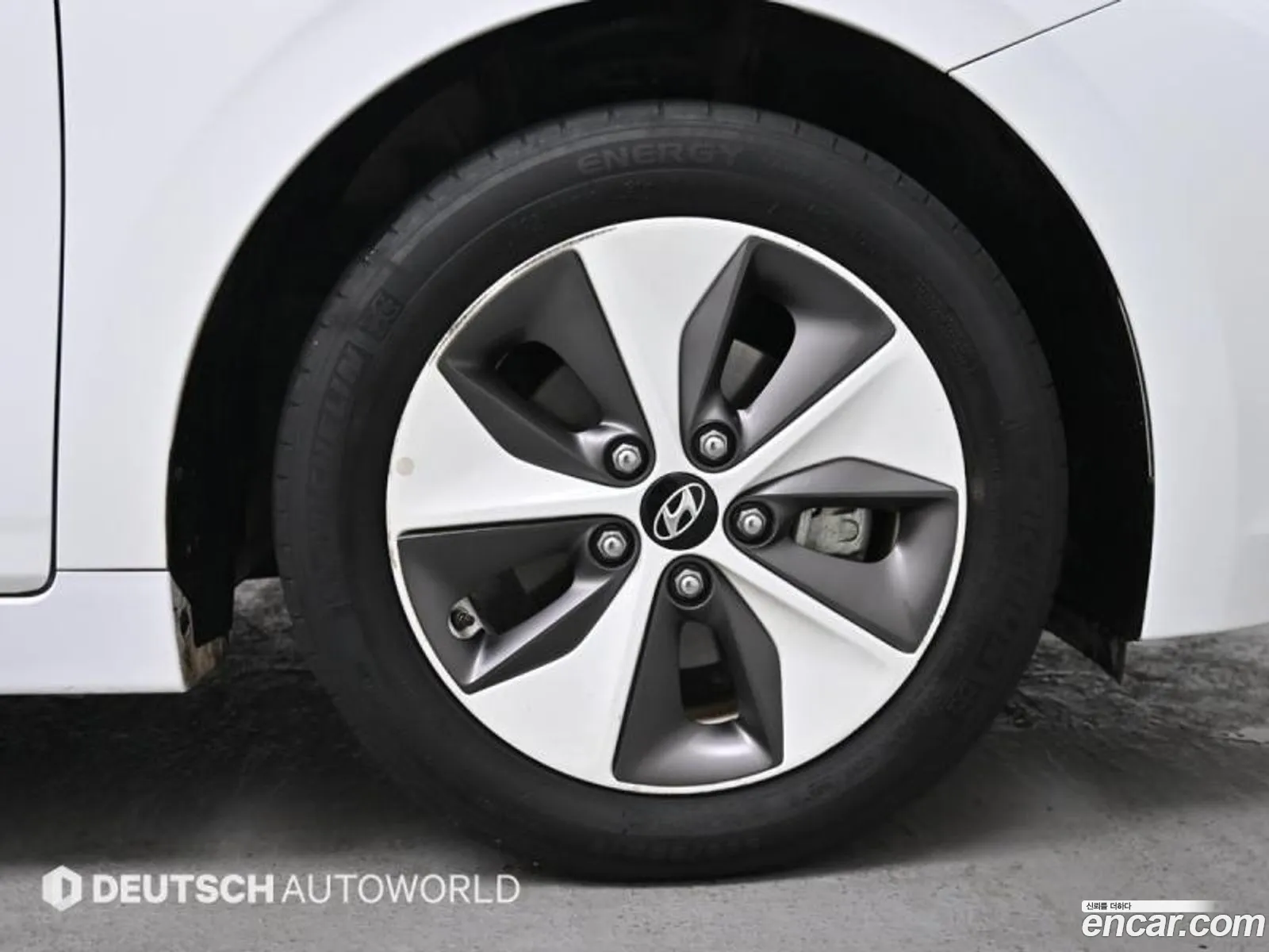 Hyundai Ioniq Electric 2018 — 4