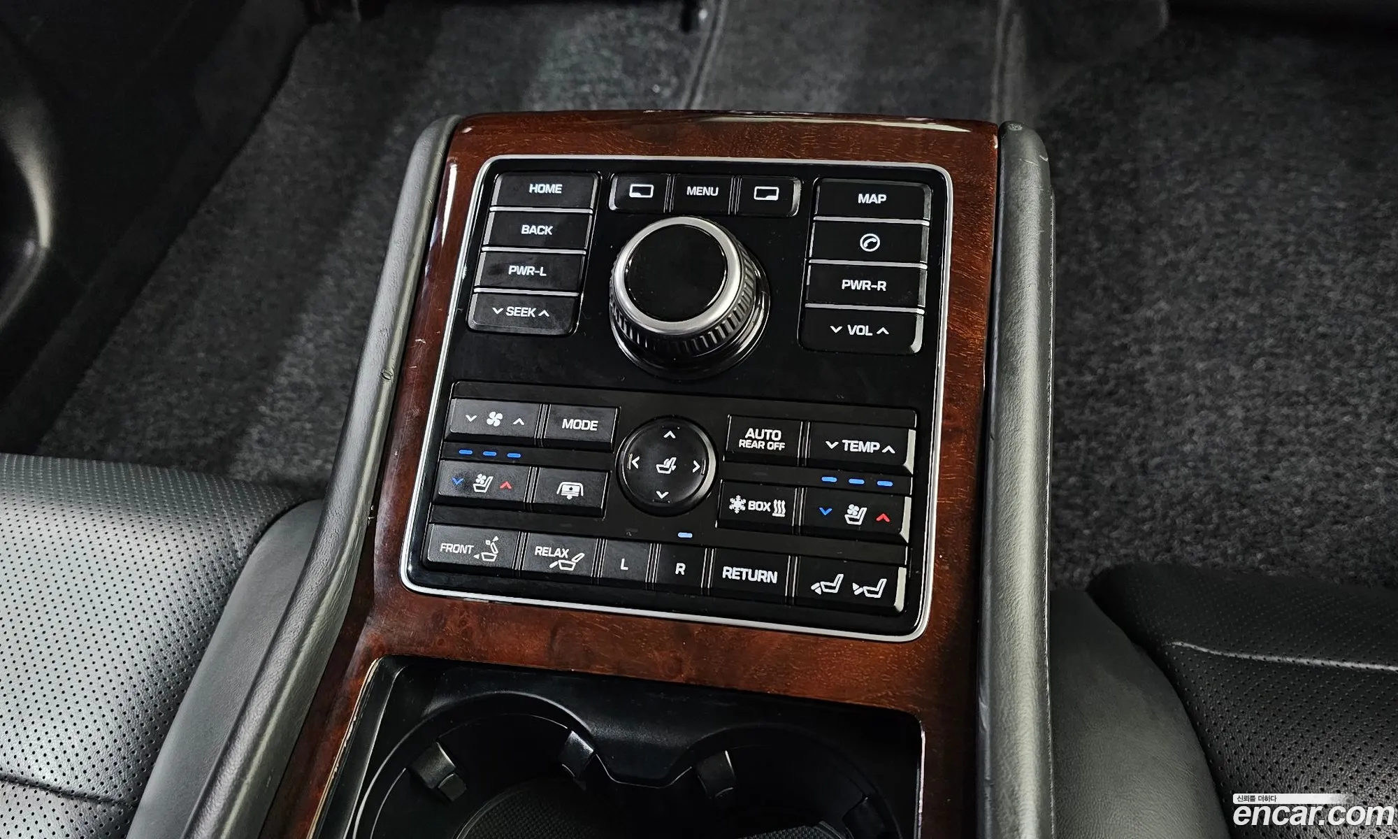 Hyundai Equus 2014 — 17