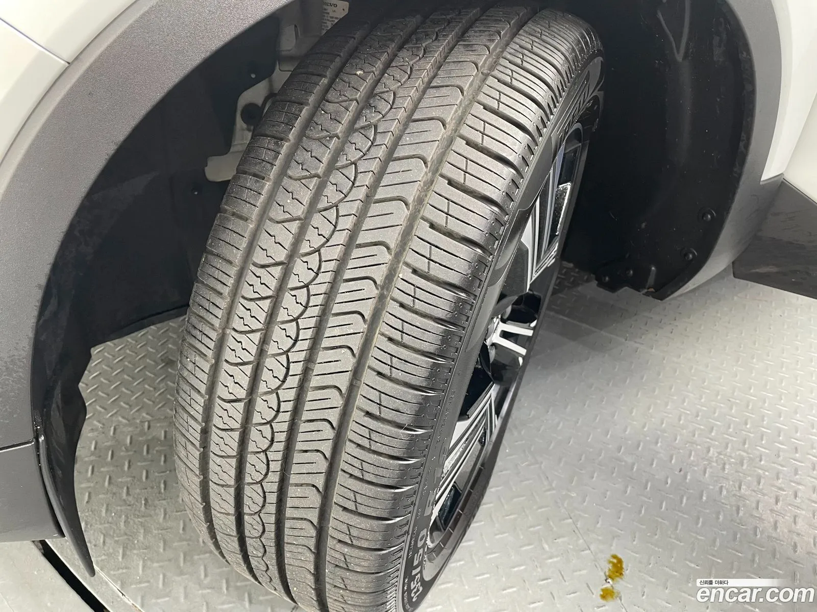 Volvo XC40 2019 YV1XZACACL2197930 — 18