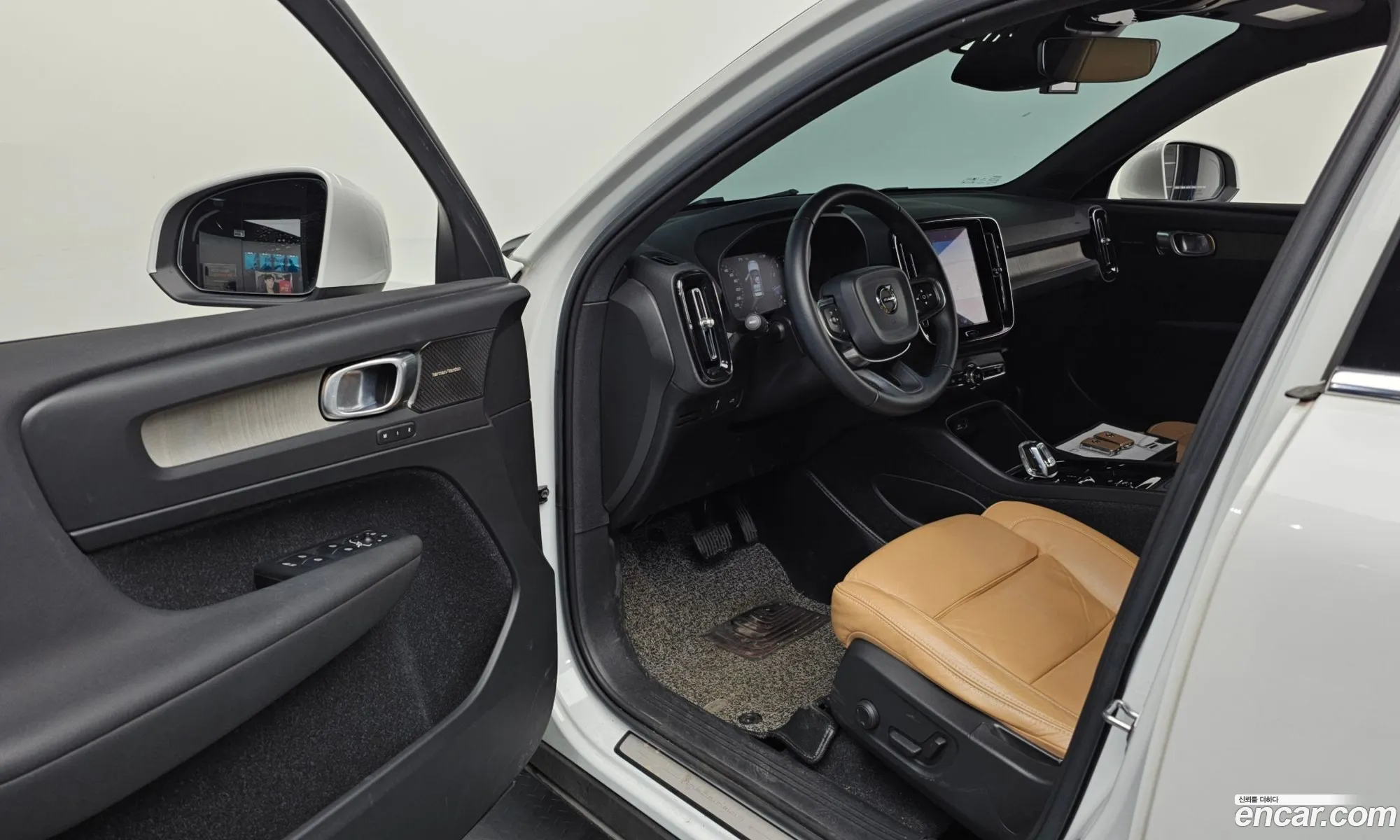 Volvo XC40 2019 YV1XZACACL2197930 — 7