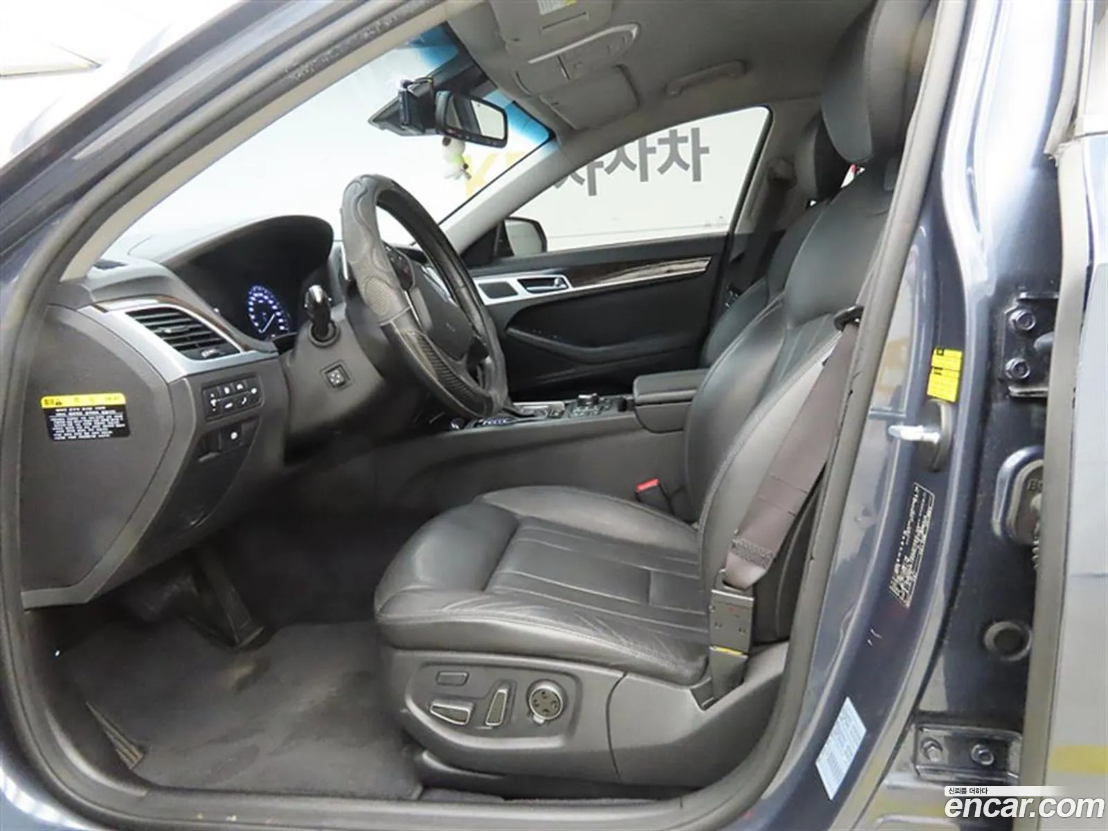 Hyundai Genesis DH 2016 — 19