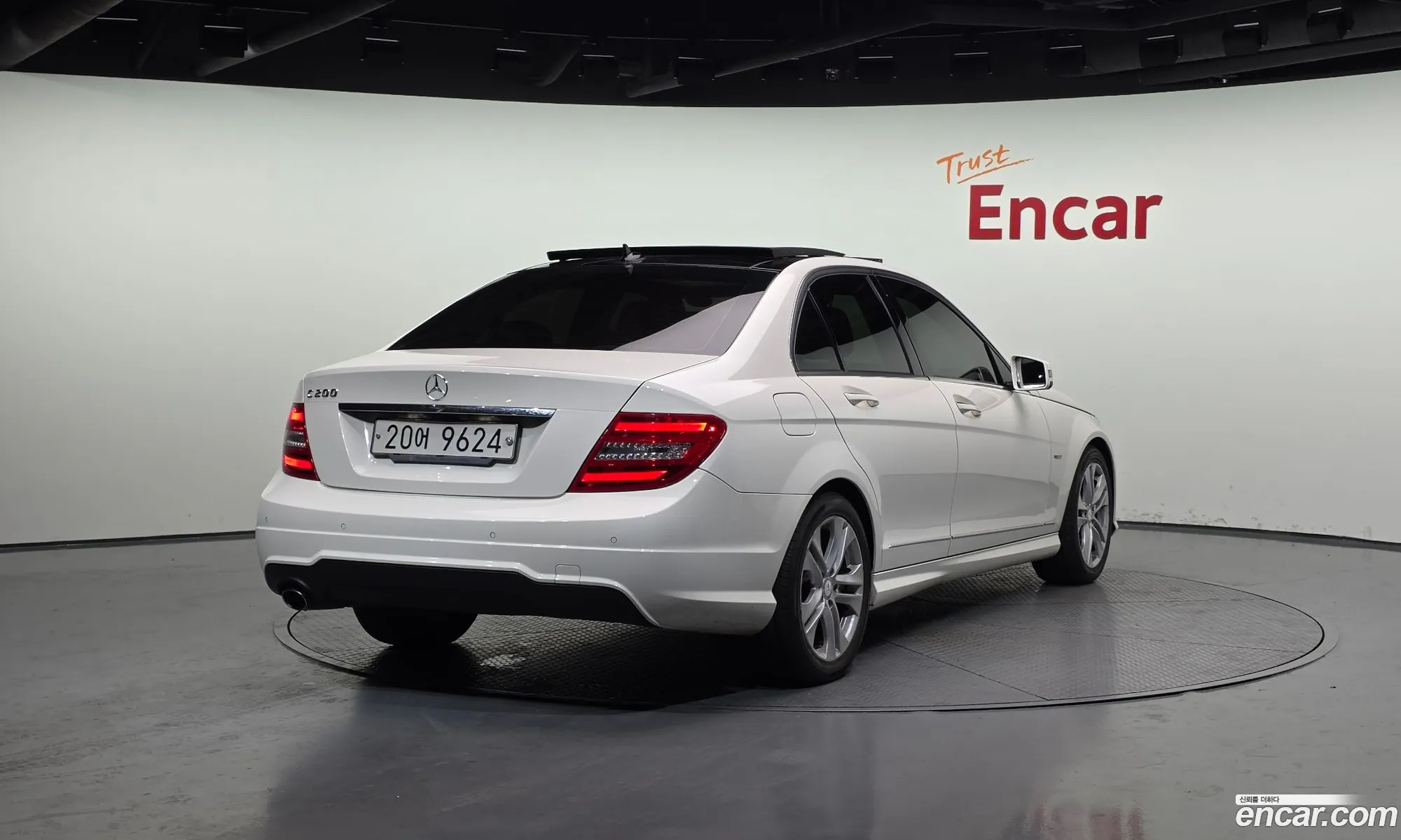 Mercedes-Benz C-Class W204 2011 WDDGF4JB2CA621832 — 16