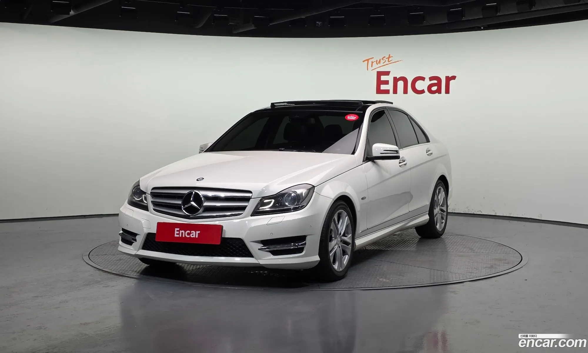 Mercedes-Benz C-Class W204 2011 WDDGF4JB2CA621832 — 17