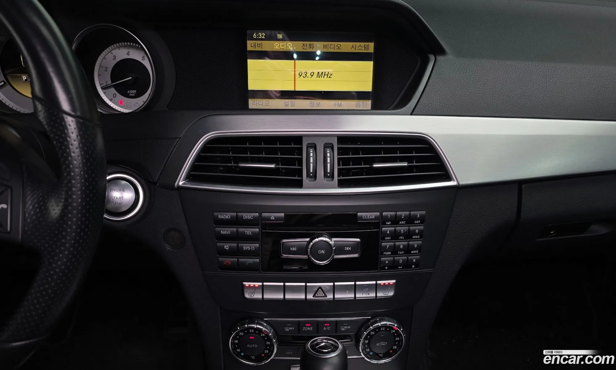 Mercedes-Benz C-Class W204 2011 WDDGF4JB2CA621832 — 5