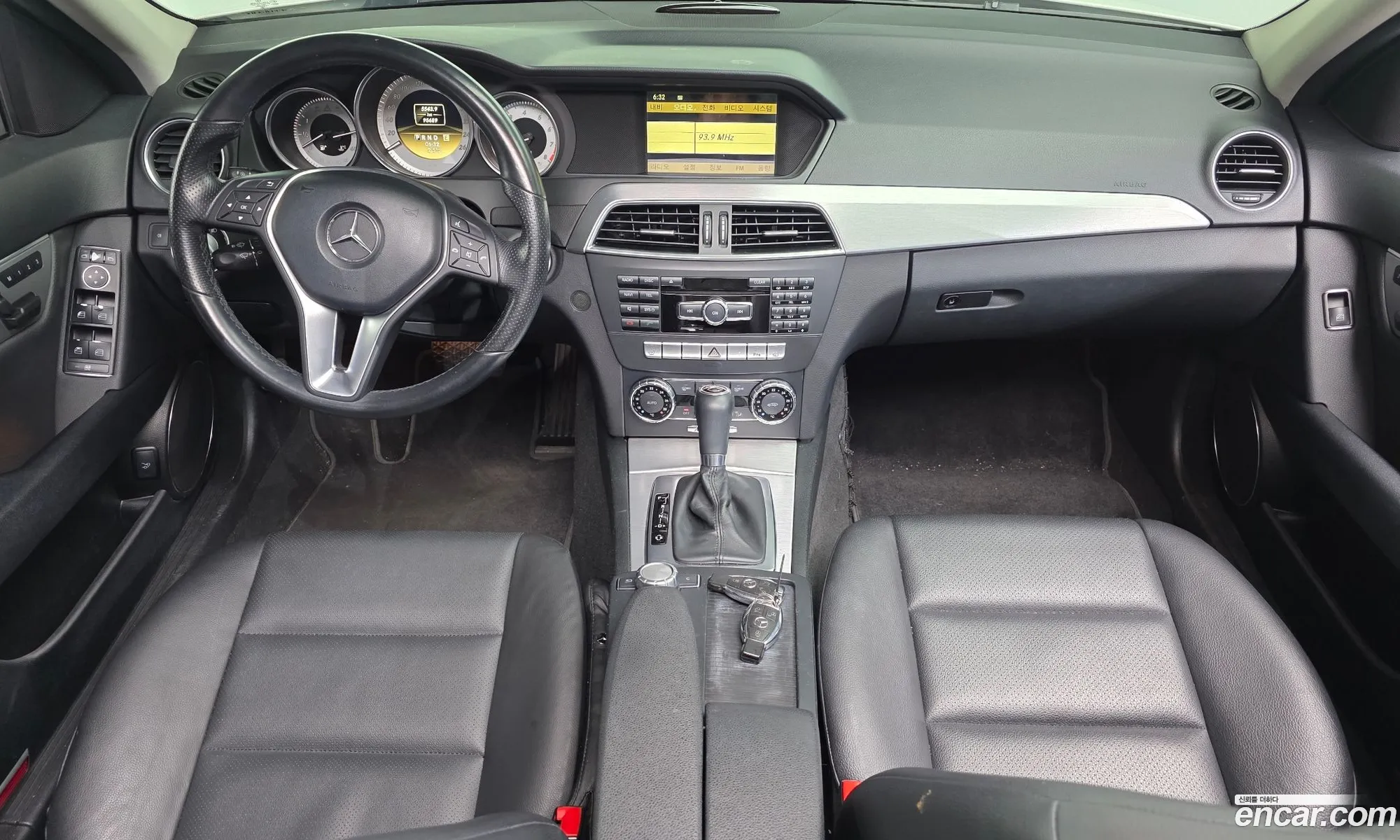 Mercedes-Benz C-Class W204 2011 WDDGF4JB2CA621832 — 18