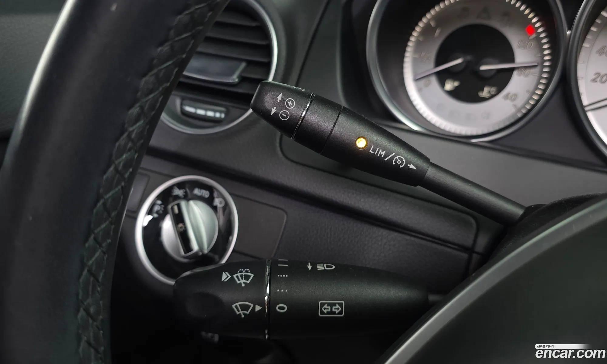 Mercedes-Benz C-Class W204 2011 WDDGF4JB2CA621832 — 2