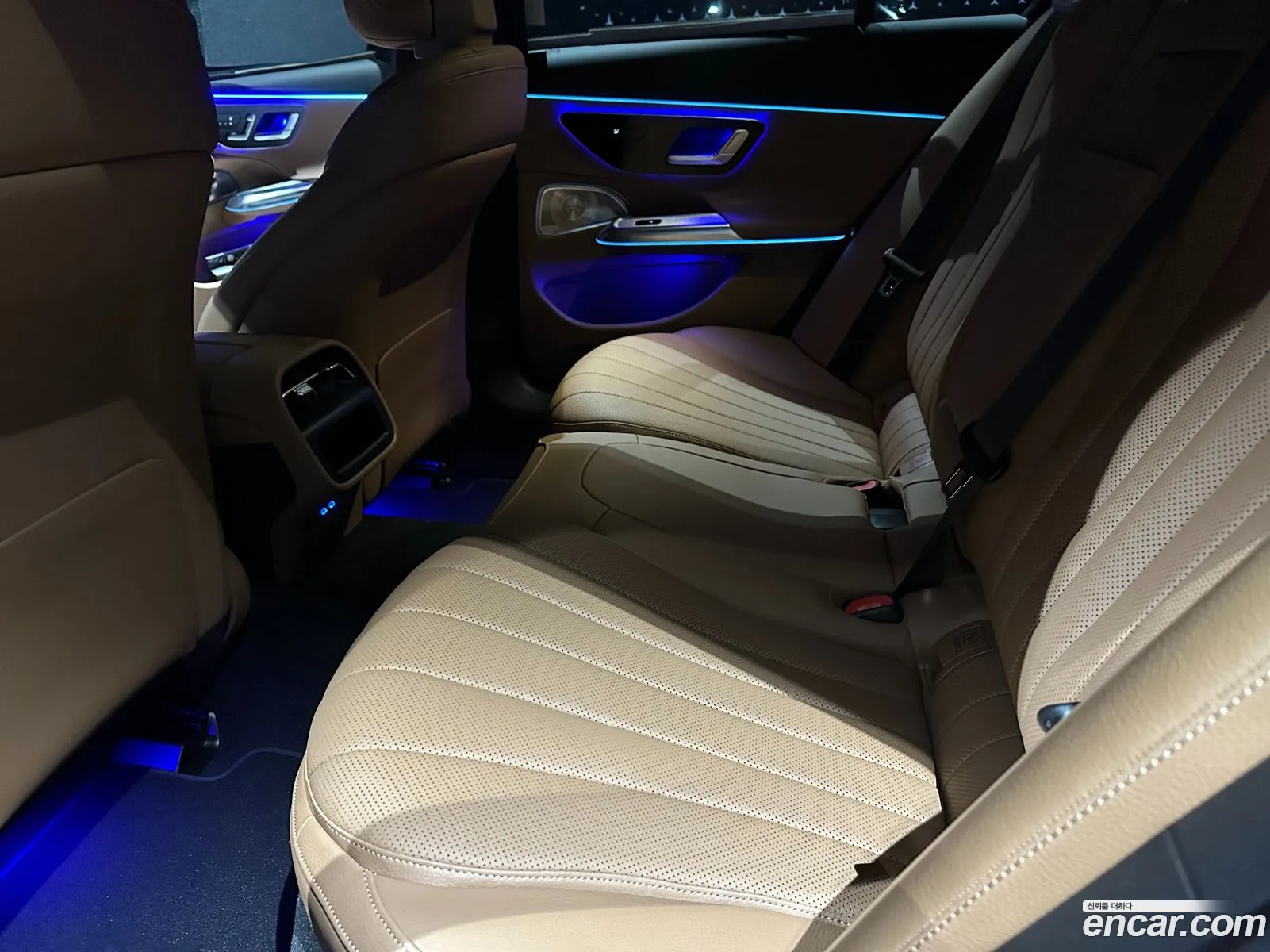 Mercedes-Benz E-Class W214 2025 — 18