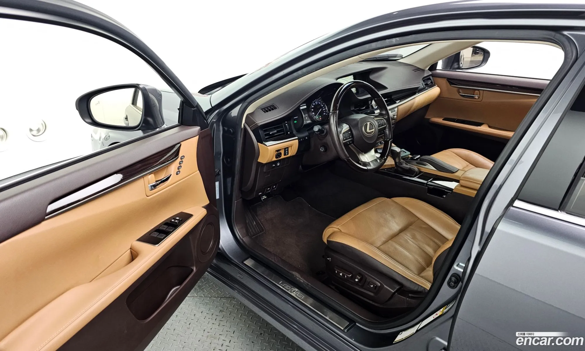 Lexus ES300h 2018 JTHBW1GG1J2179640 — 5