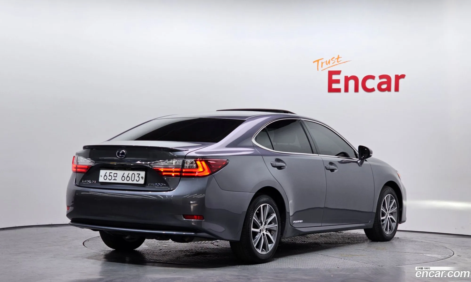 Lexus ES300h 2018 JTHBW1GG1J2179640 — 11