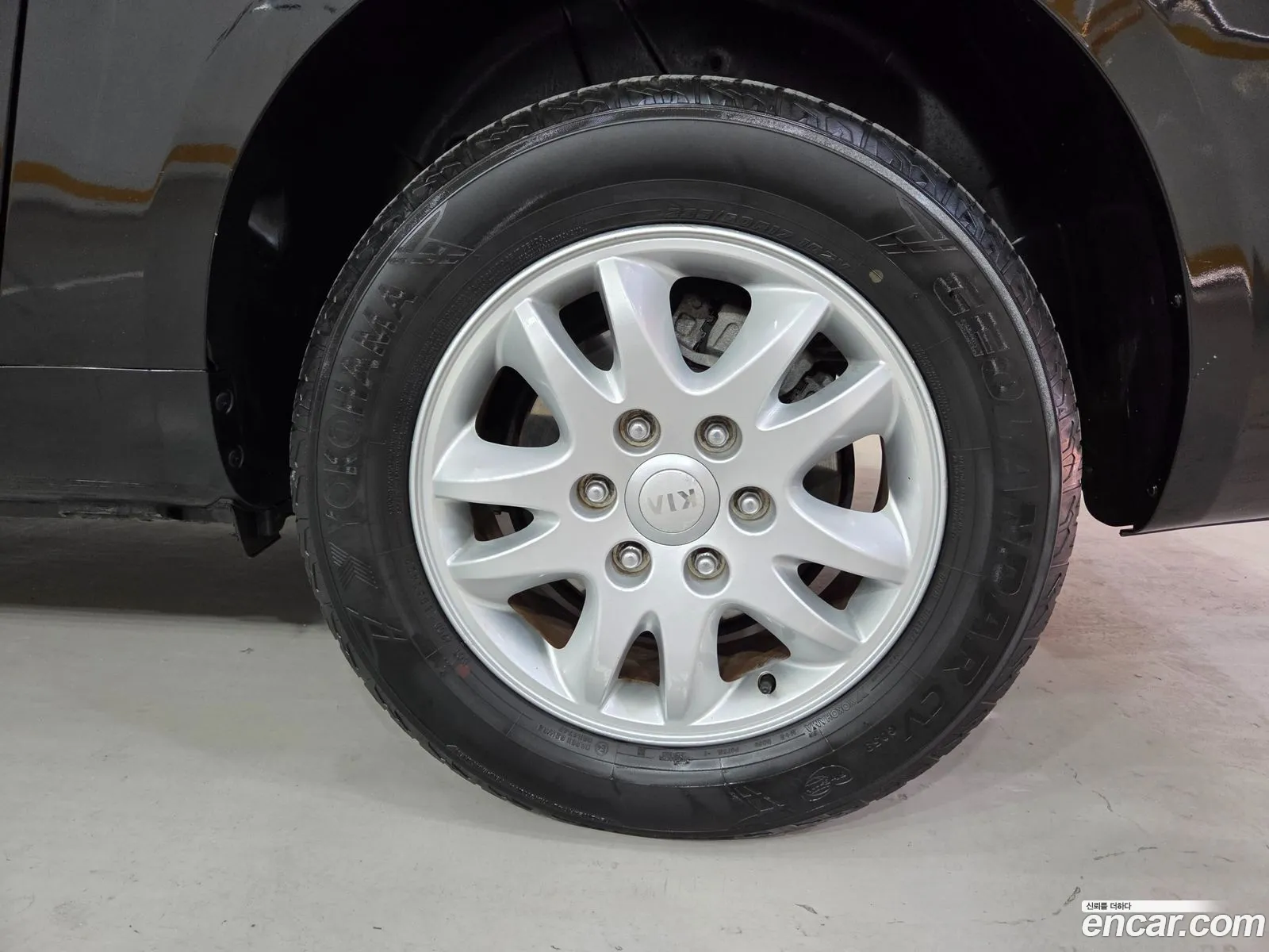 Kia Carnival R 2013 — 17