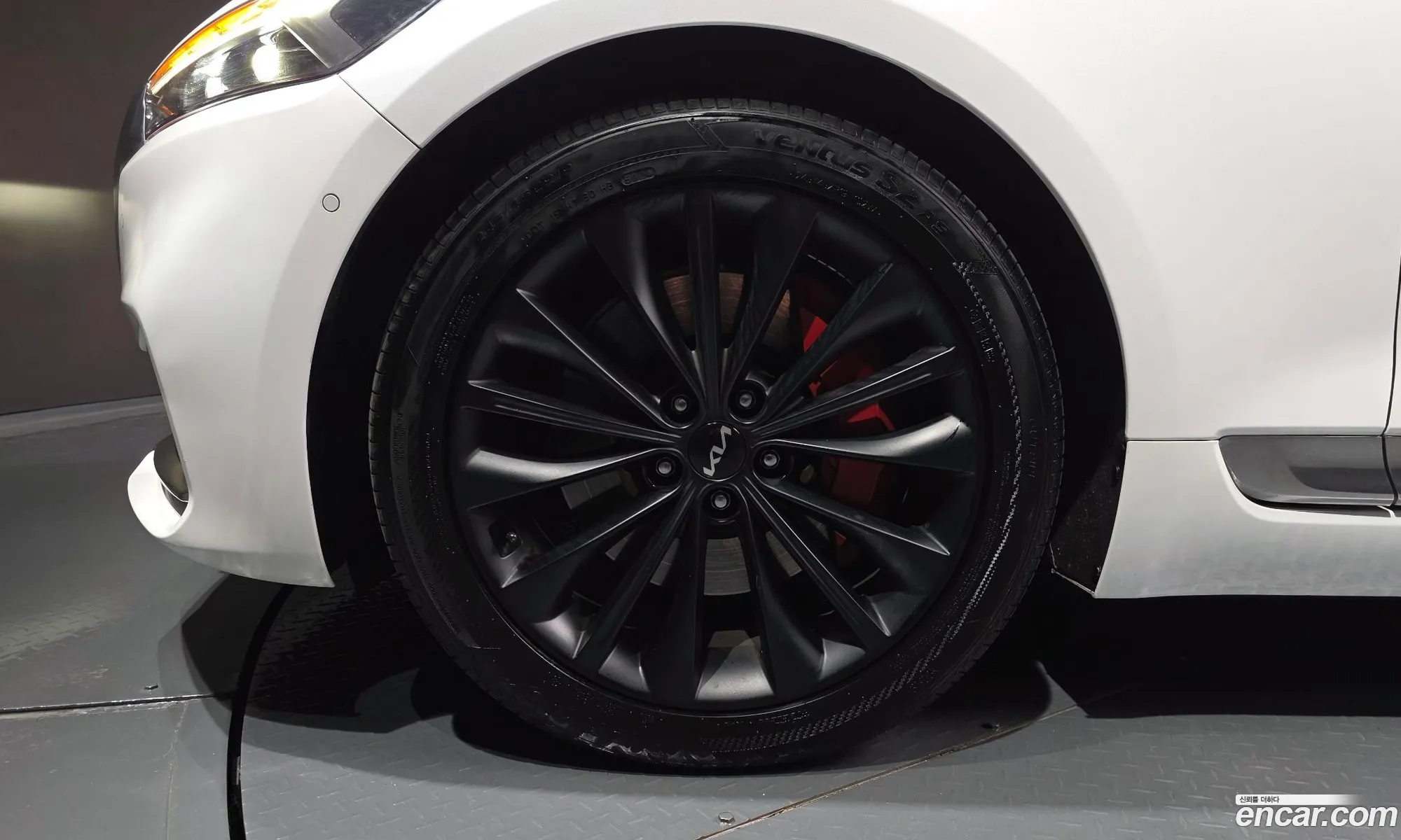 Kia K9 2021 — 17