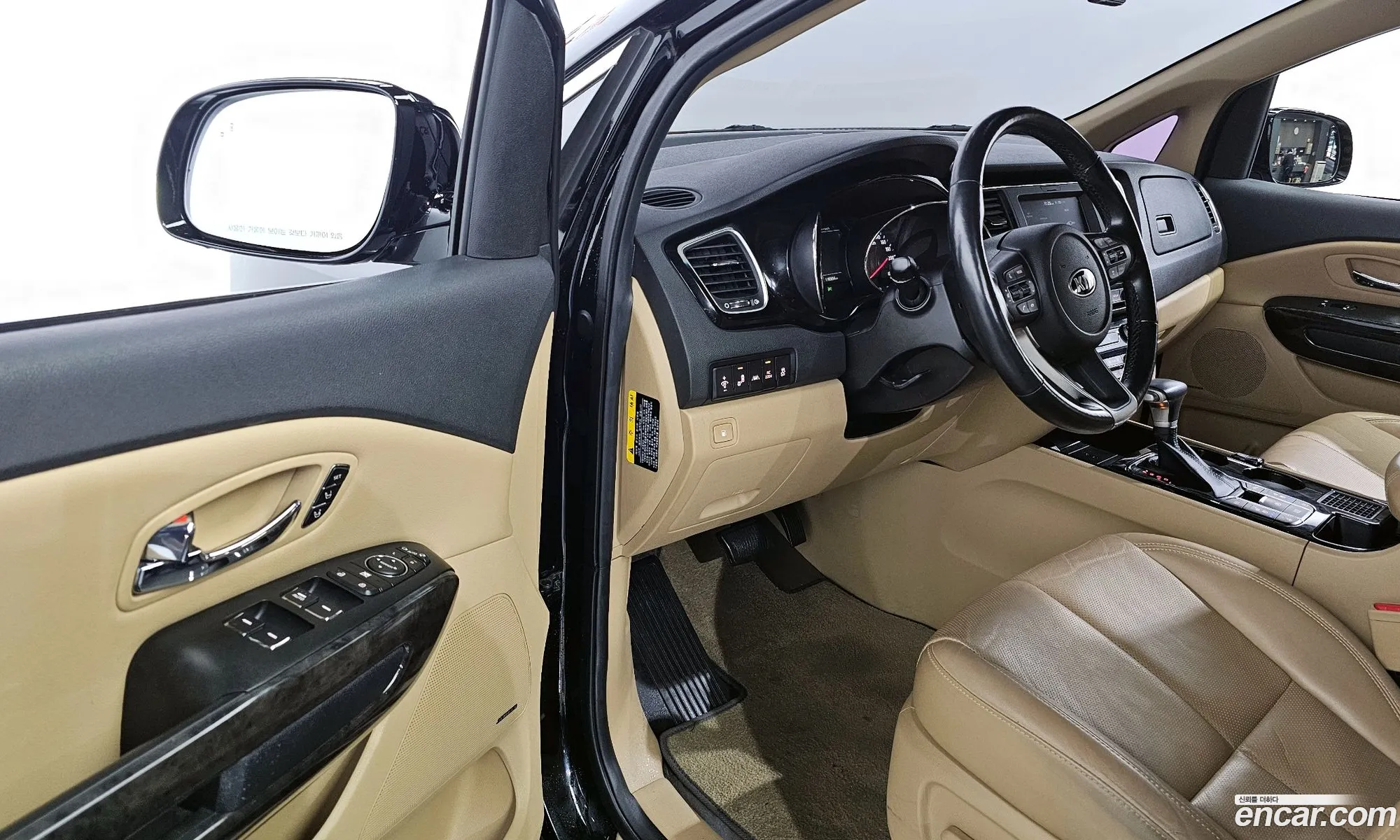Kia Carnival 2019 KNAME81ABKS576711 — 3
