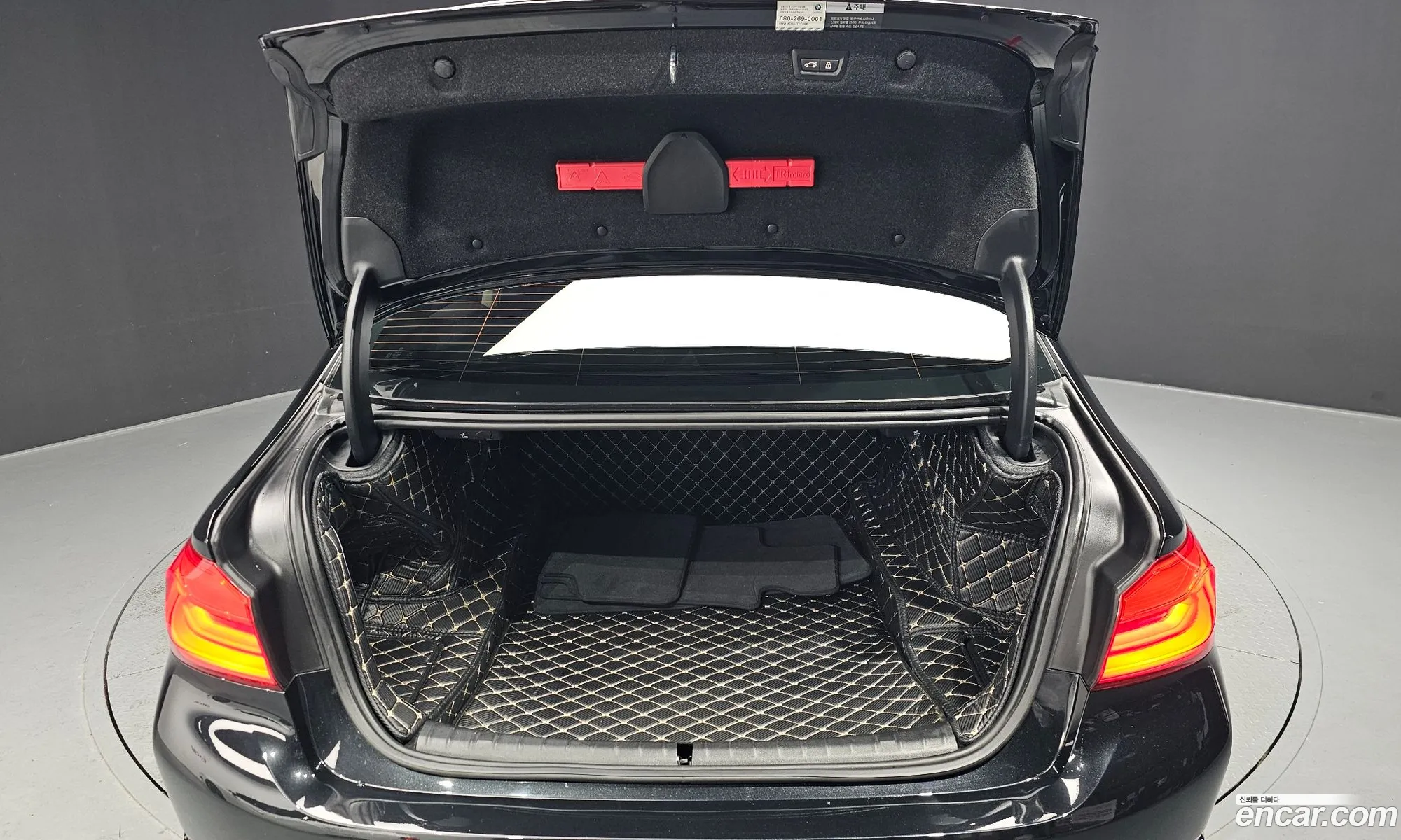BMW 5 Series 2019 WBAJD3102KWW49837 — 4